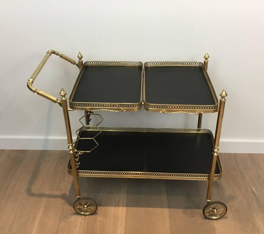 French Neoclassical Brass Bar Cart with Two Removable Black Wooden Trays, circa 1940