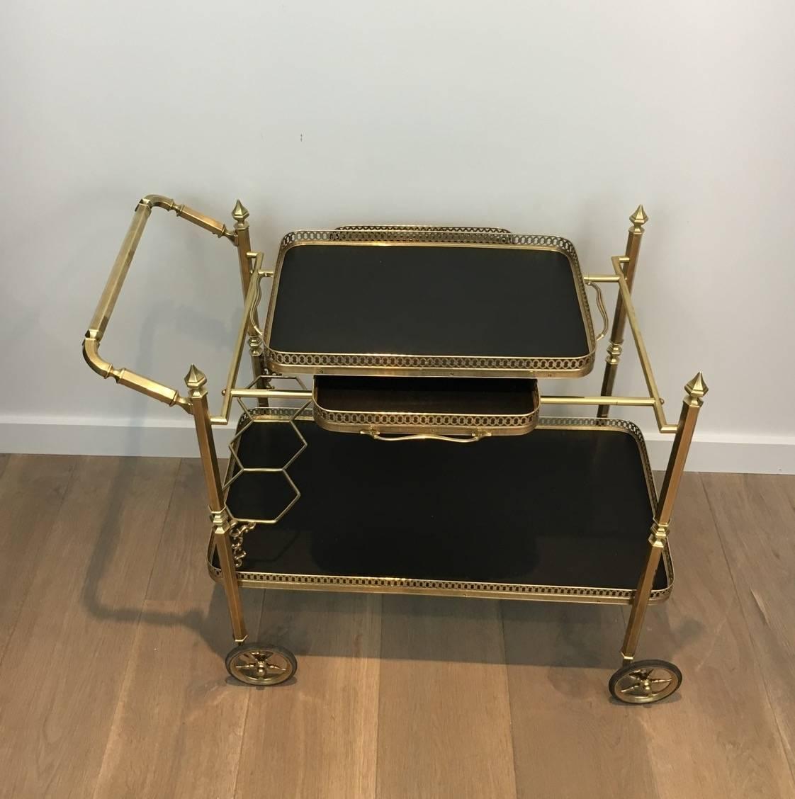 Neoclassical Brass Bar Cart with Two Removable Black Wooden Trays, circa 1940 In Excellent Condition In Buchanan, NY