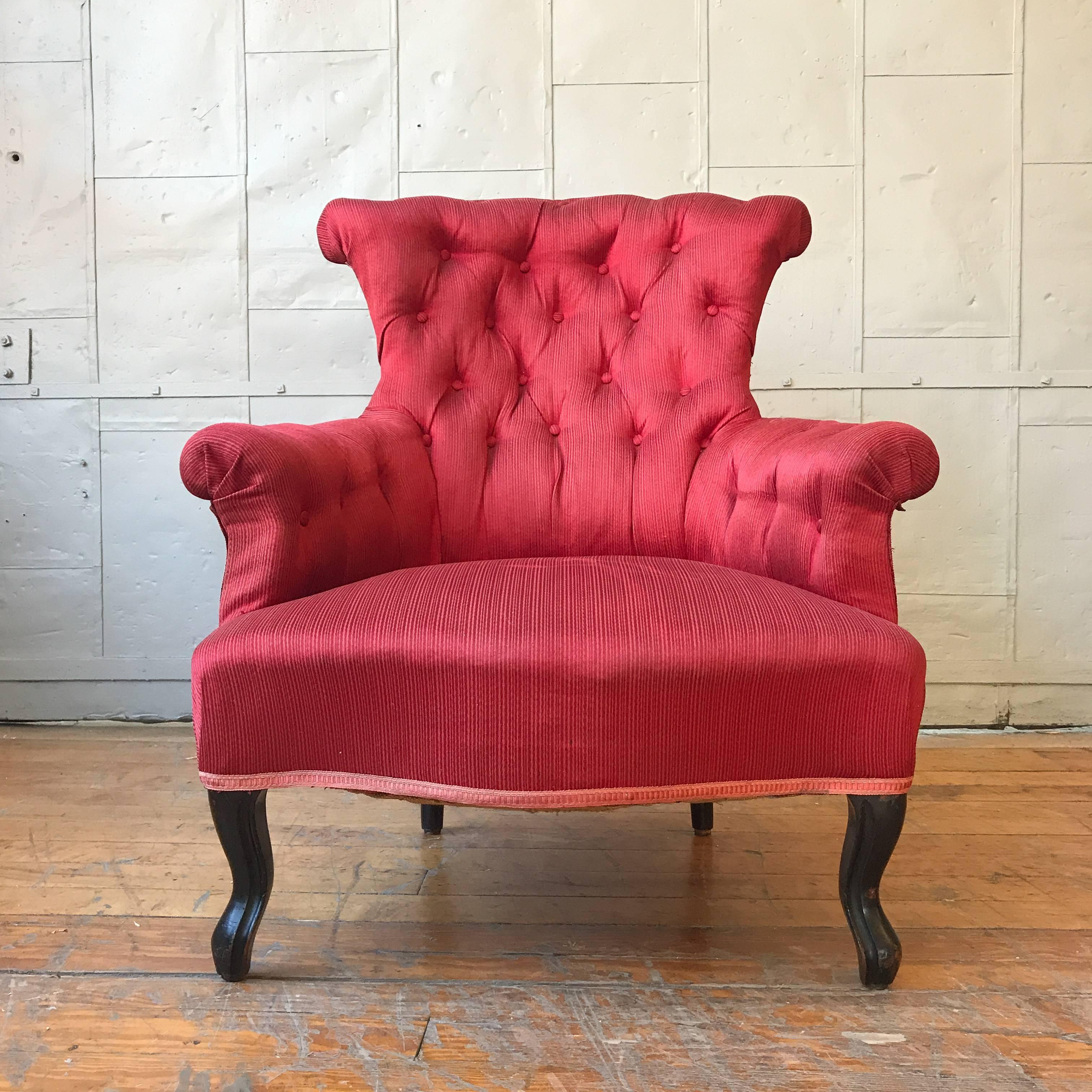 Pair of French Upholstered Armchairs in Red Fabric In Good Condition For Sale In Buchanan, NY