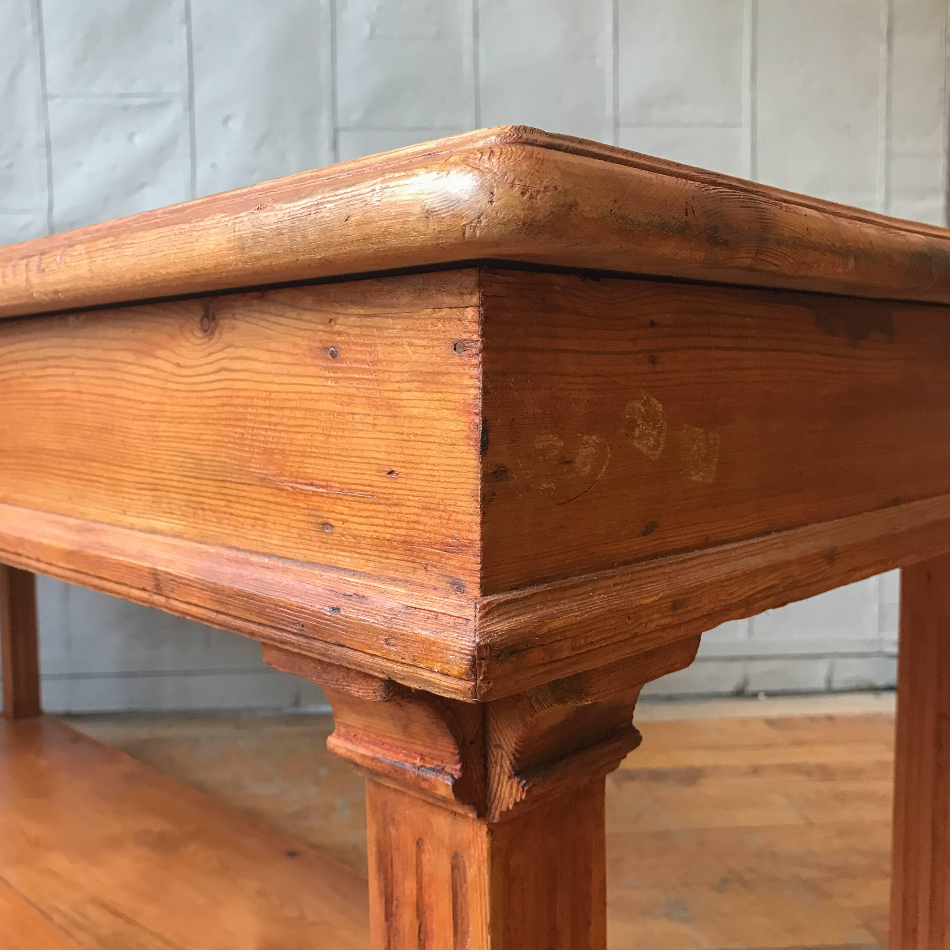 19th Century French Pine Drapers Table In Excellent Condition In Buchanan, NY