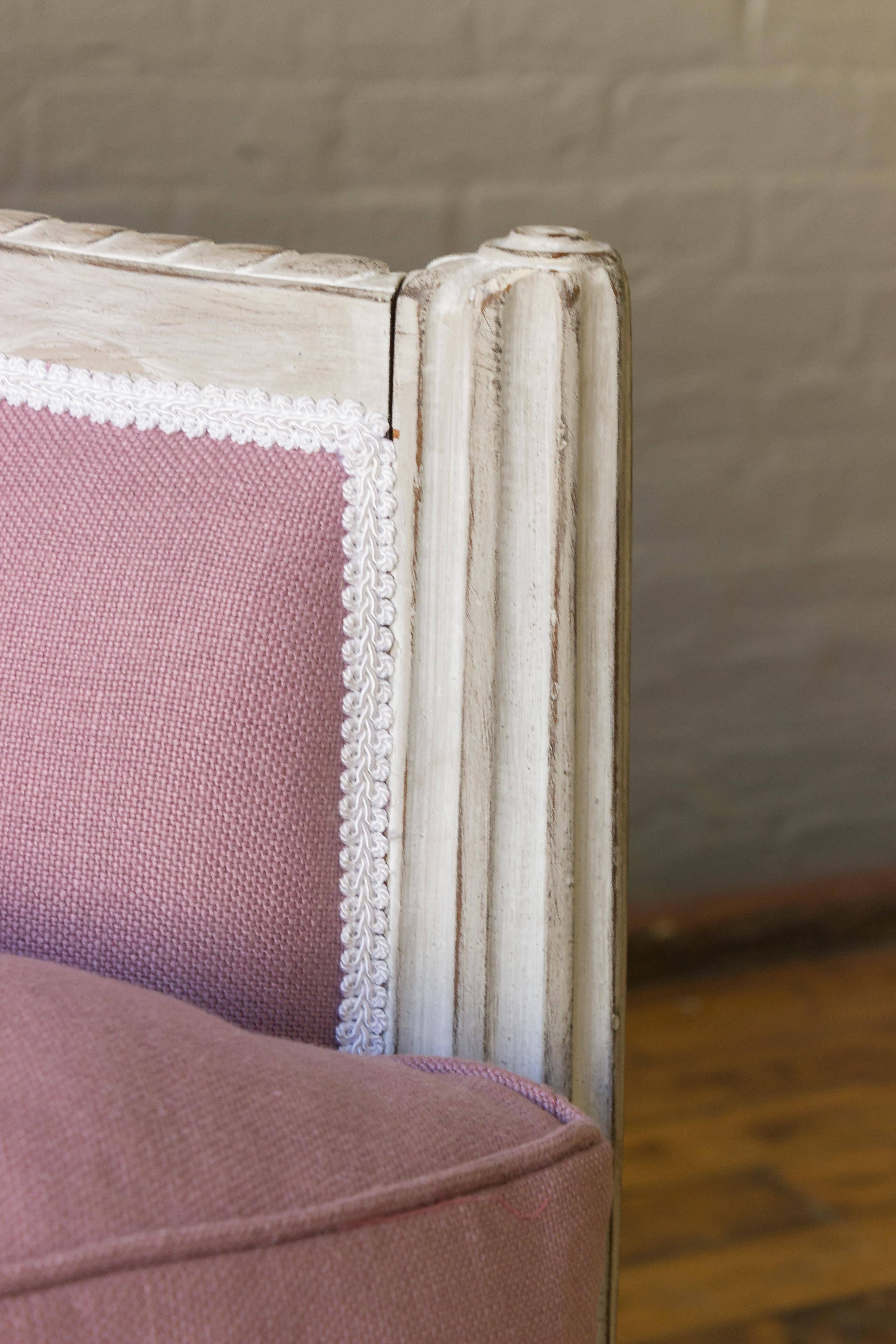 20th Century Art Deco Style Settee Upholstered in Lavender Linen 3