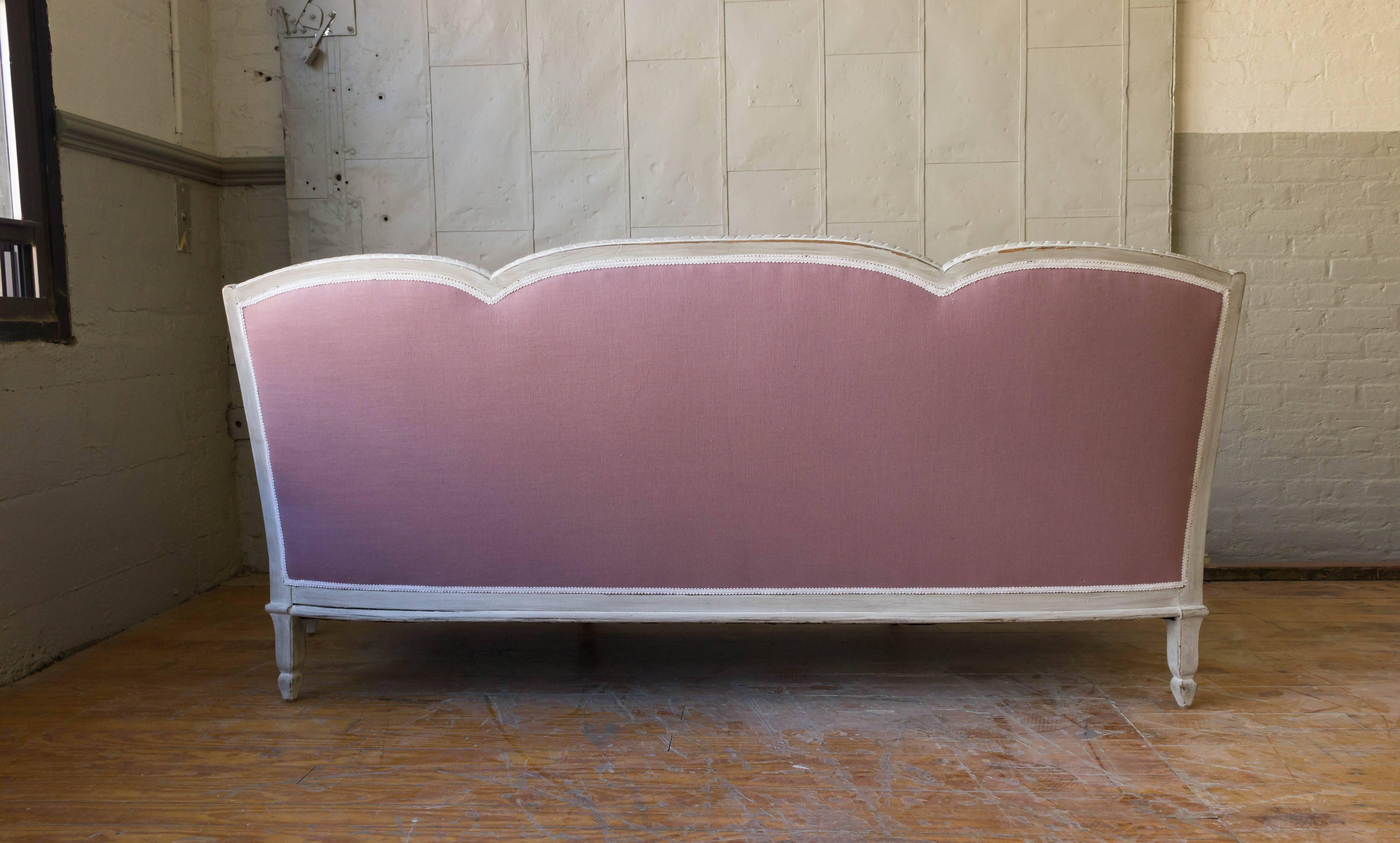 20th Century Art Deco Style Settee Upholstered in Lavender Linen 1