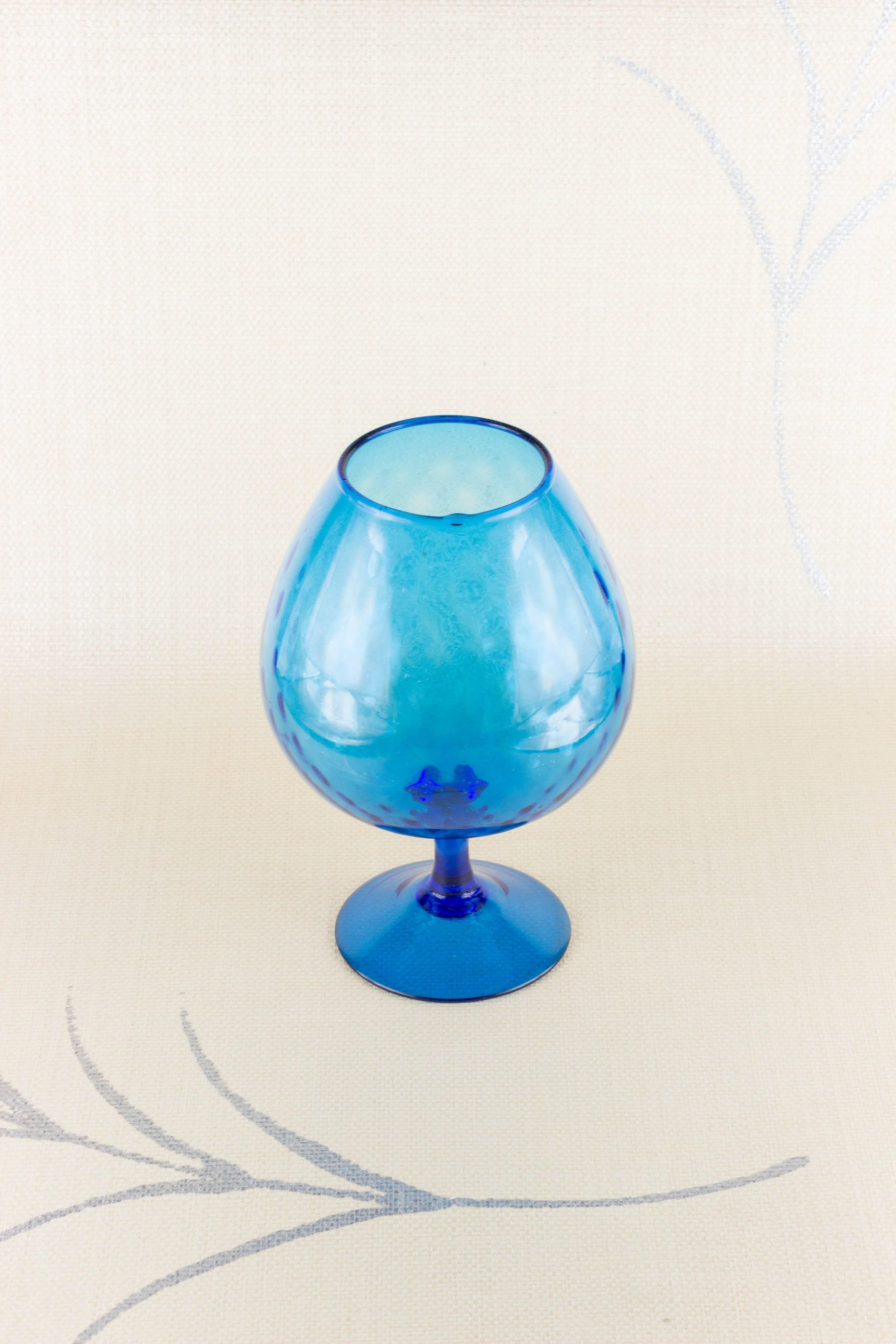 Blaues Glas mit Stempel im Empoli-Stil im Angebot 1