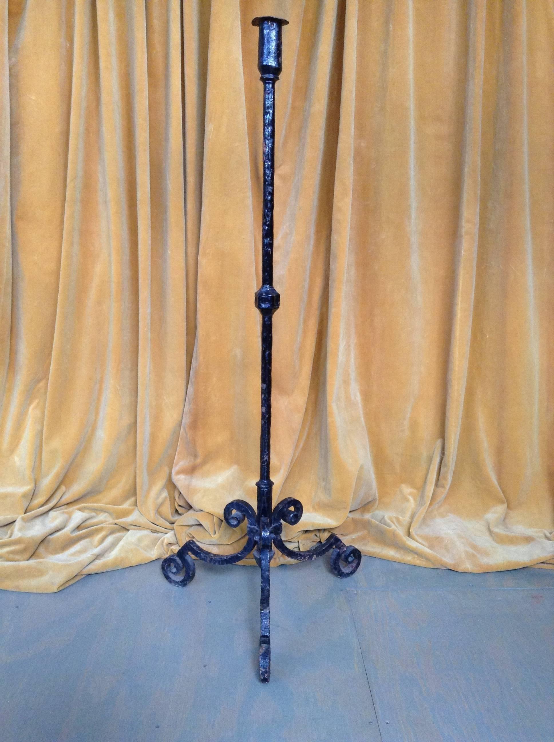 Large Painted Wrought Iron Floor Lamp In Distressed Condition In Buchanan, NY