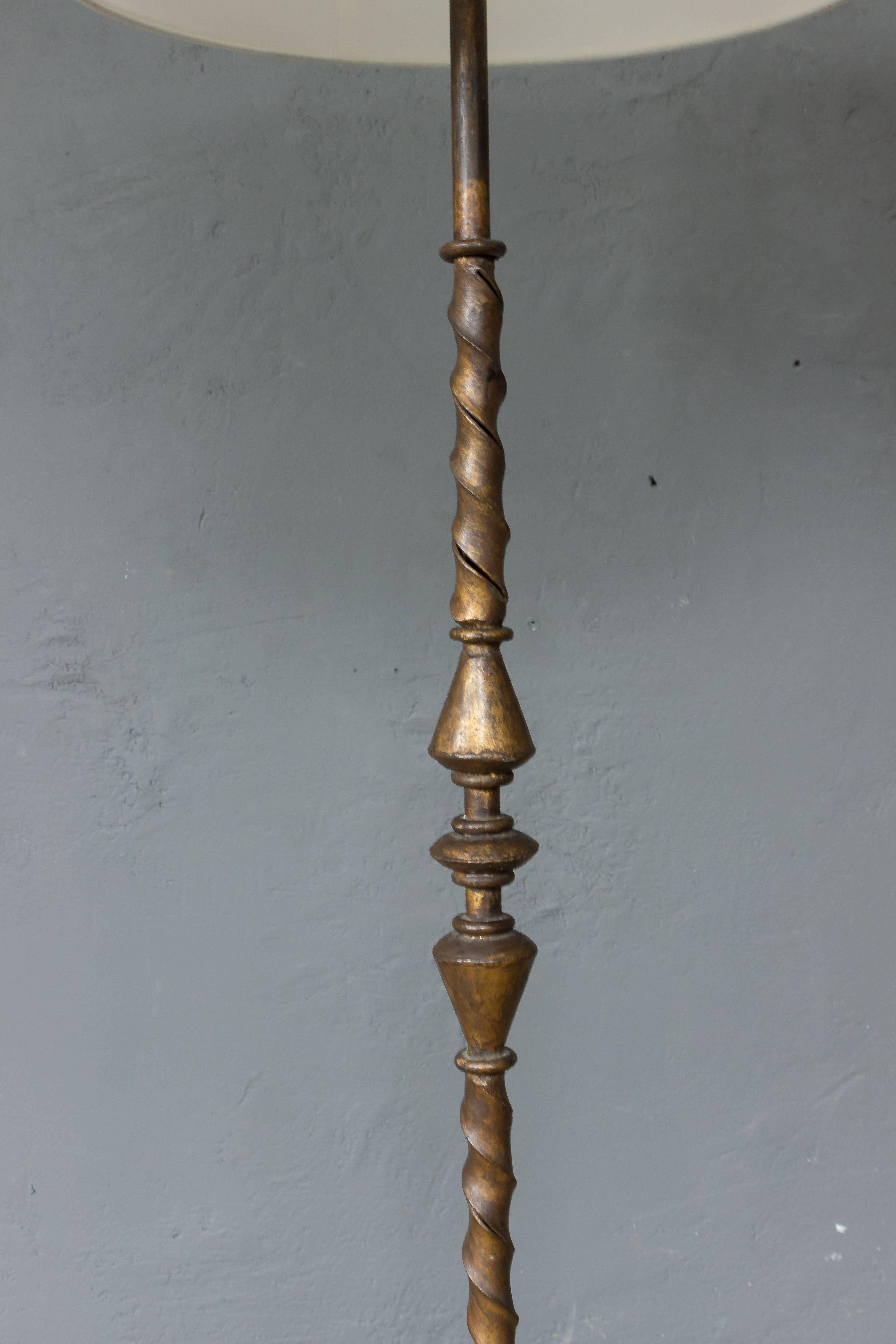 Spanish Gilt Iron Floor Lamp on a Tripod Base In Good Condition For Sale In Buchanan, NY