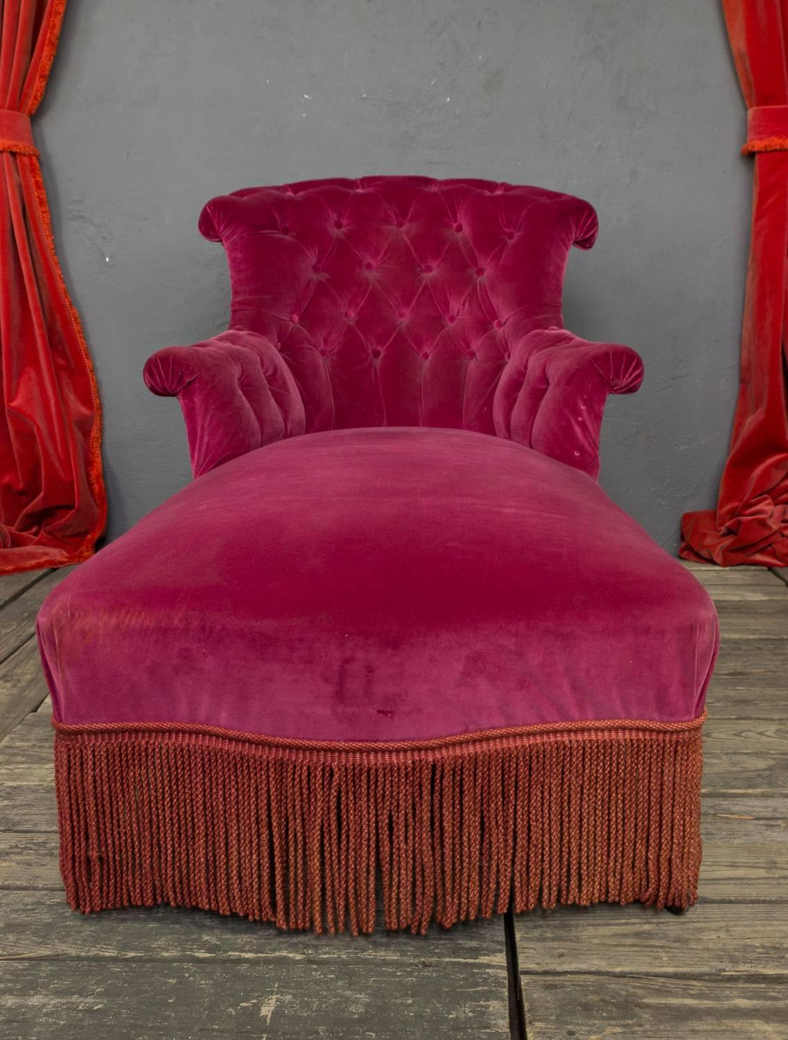 French Chaise Longue in Red Tufted Velvet at 1stDibs red velvet