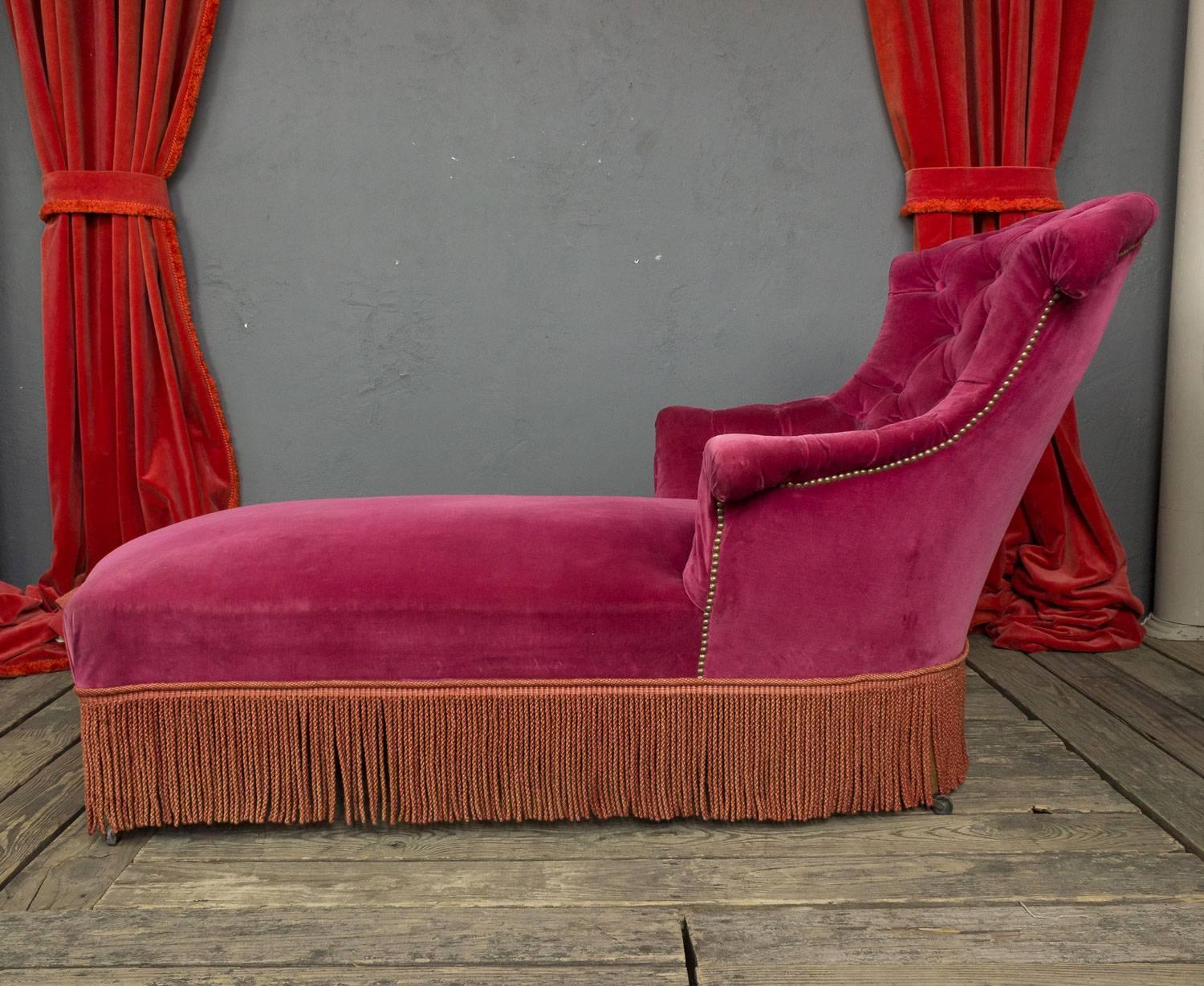 French Chaise Longue in Red Tufted Velvet at 1stDibs red velvet