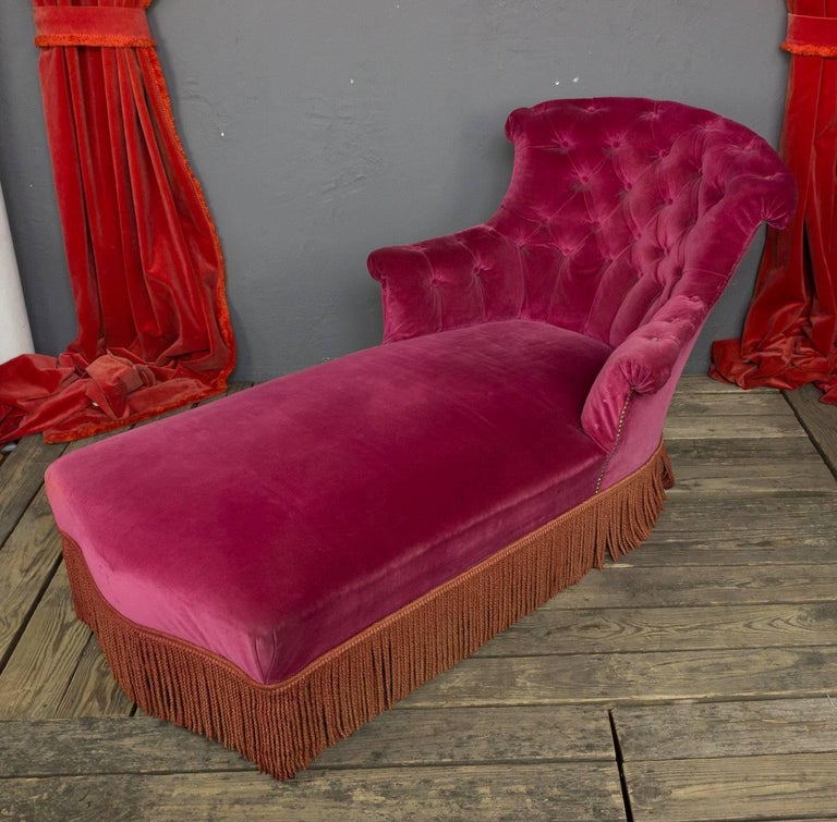 French Chaise Longue in Red Tufted Velvet at 1stdibs