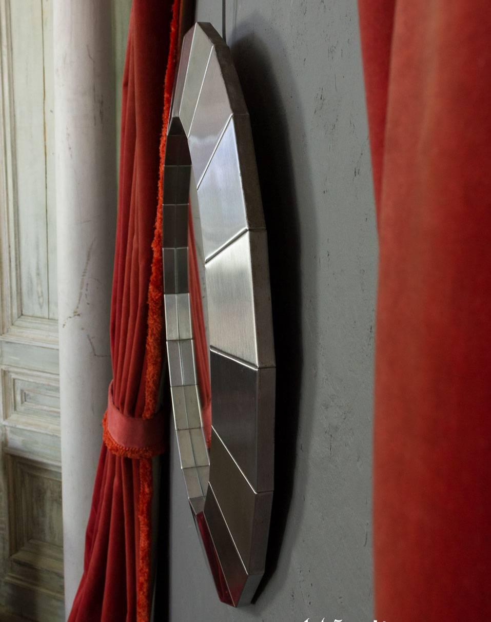 Fin du 20e siècle Paire de miroirs ronds vintage des années 1970 avec cadre en métal poli en vente