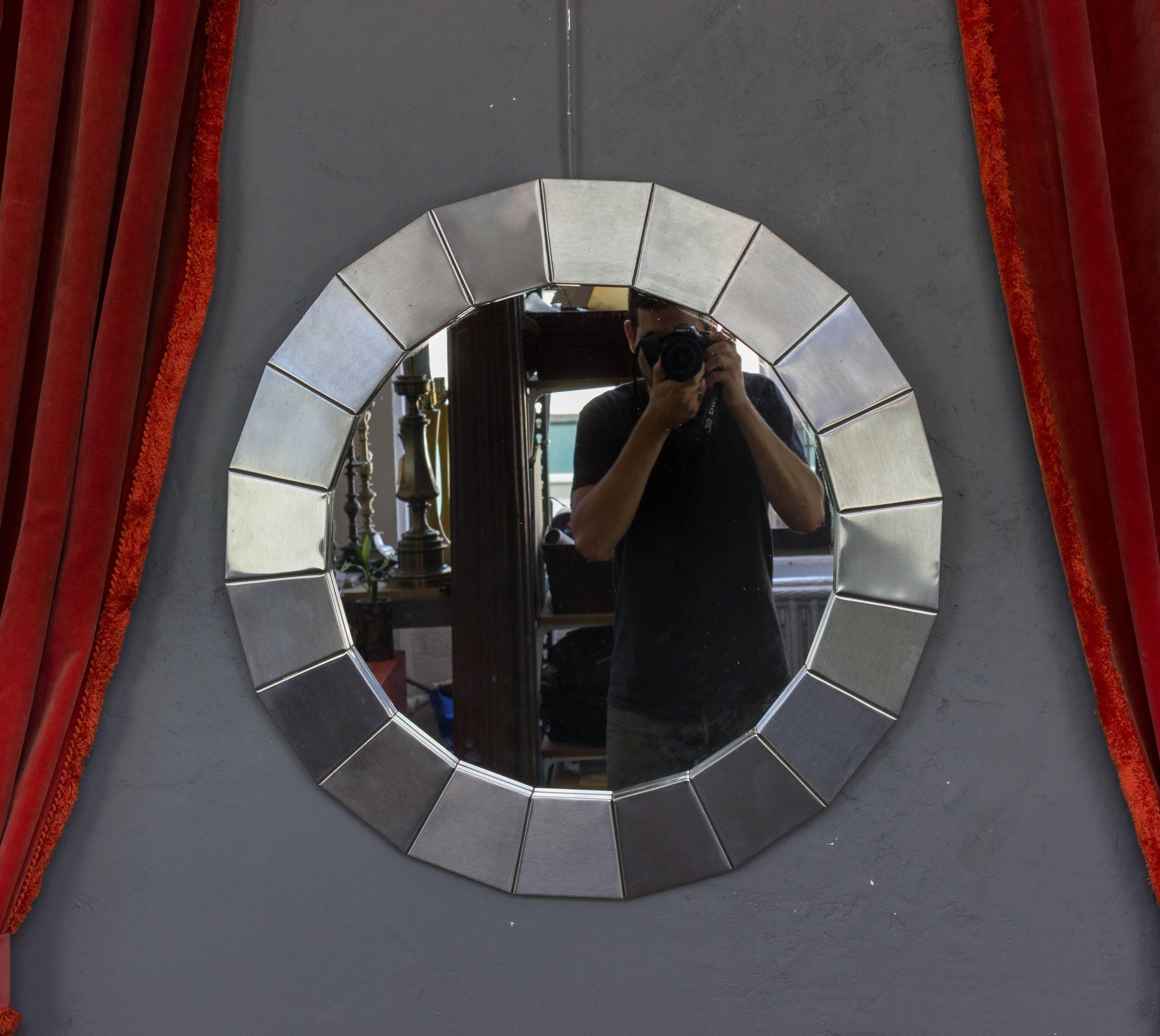 1970s pair of round polished steel framed mirrors. Willing to split the pair, if a single mirror is wanted. Great condition with small, light scratching on one of the mirrors.

Ref #: DM1213-03

Dimensions: 27.5