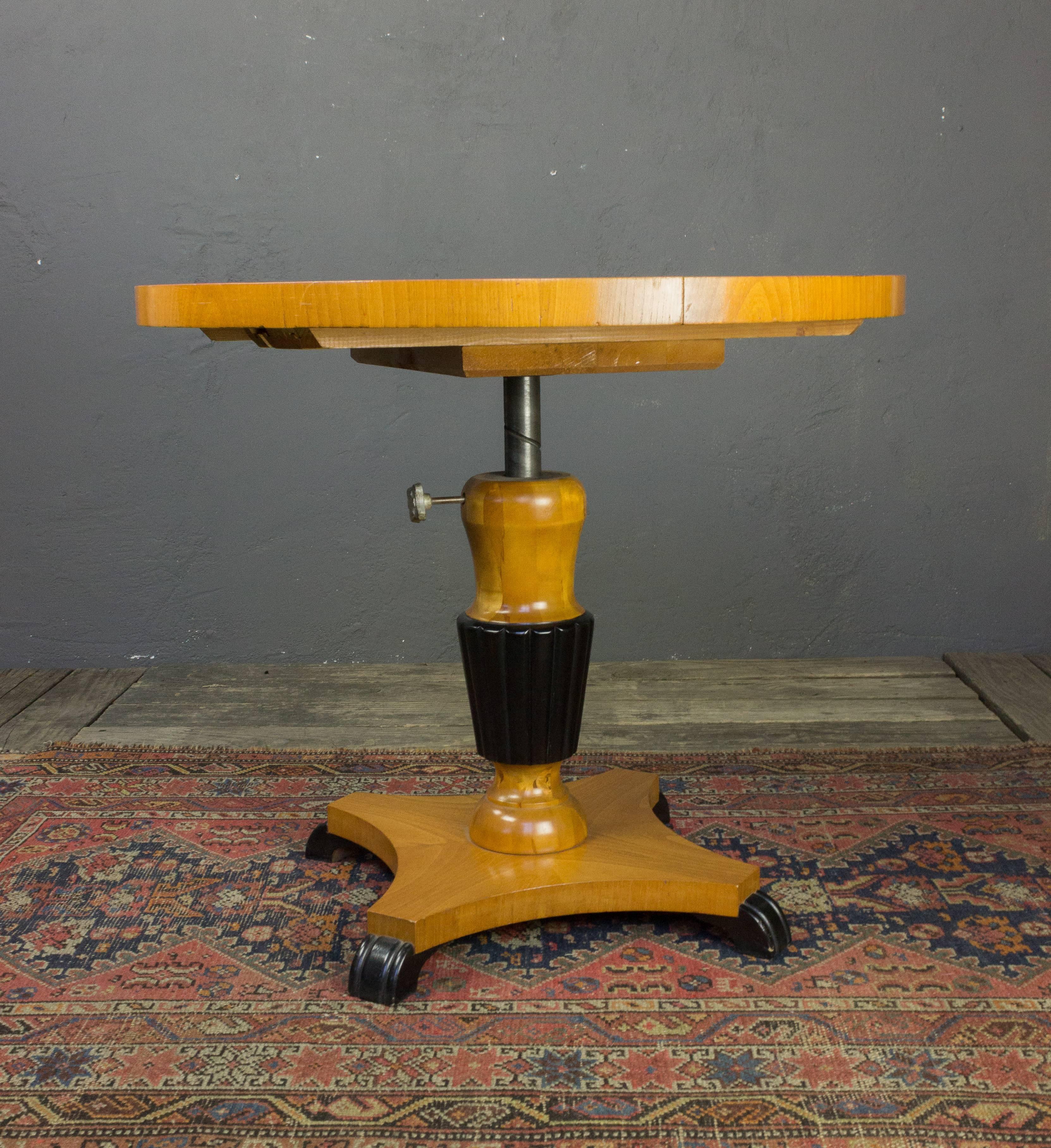 Adjustable Art Deco Pedestal Table In Good Condition For Sale In Buchanan, NY