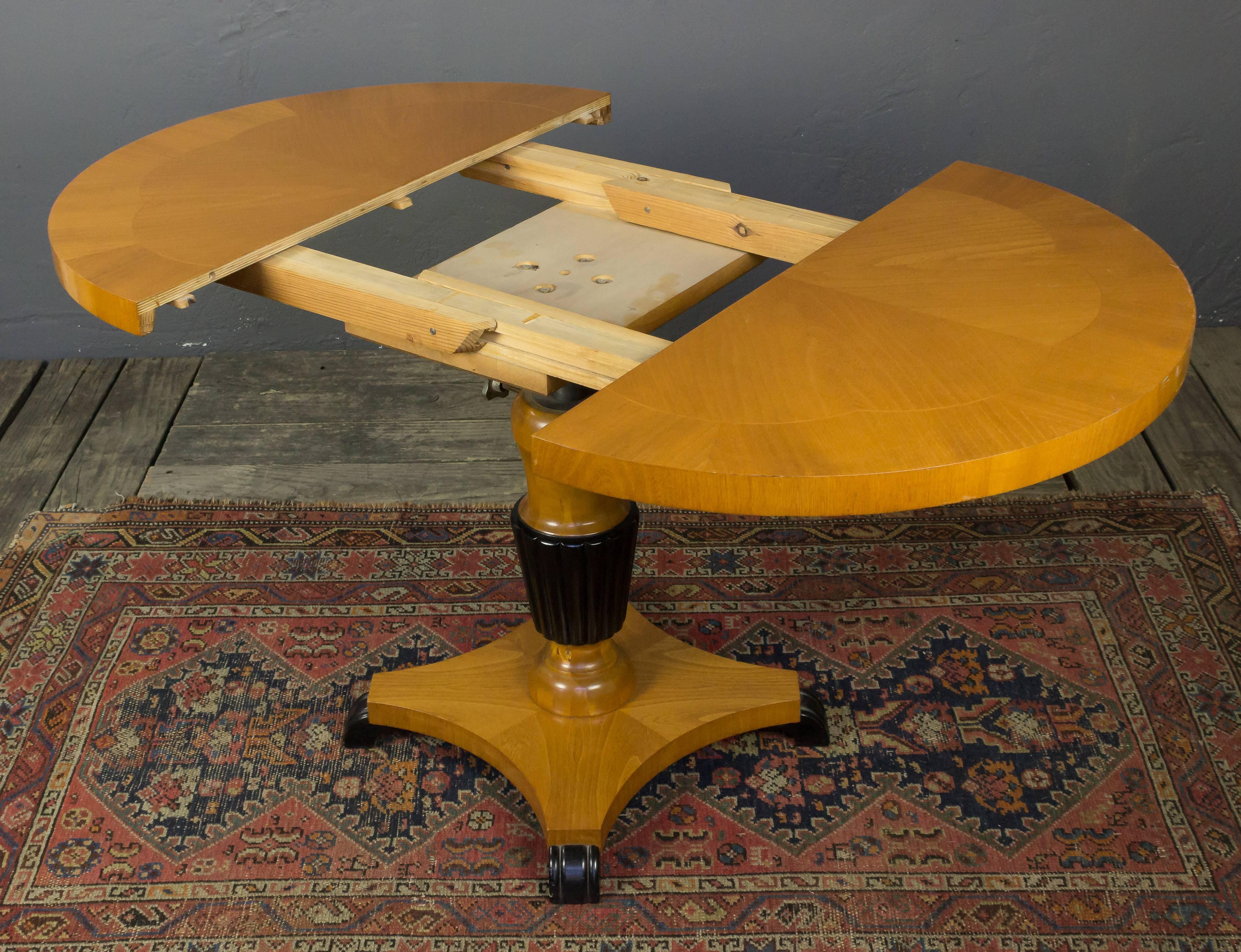 Adjustable Art Deco Pedestal Table For Sale 1