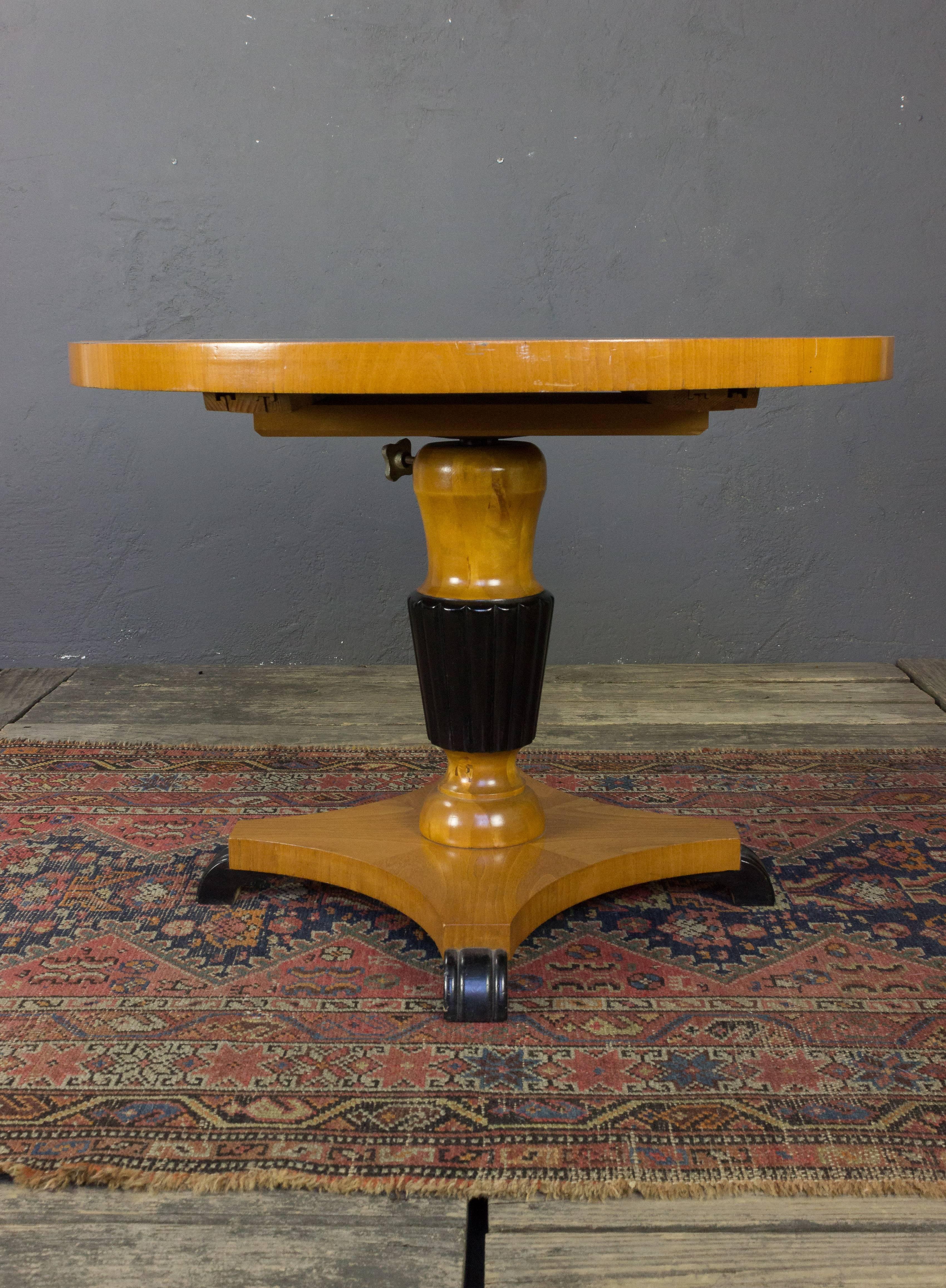 Art Deco pedestal table measuring 23