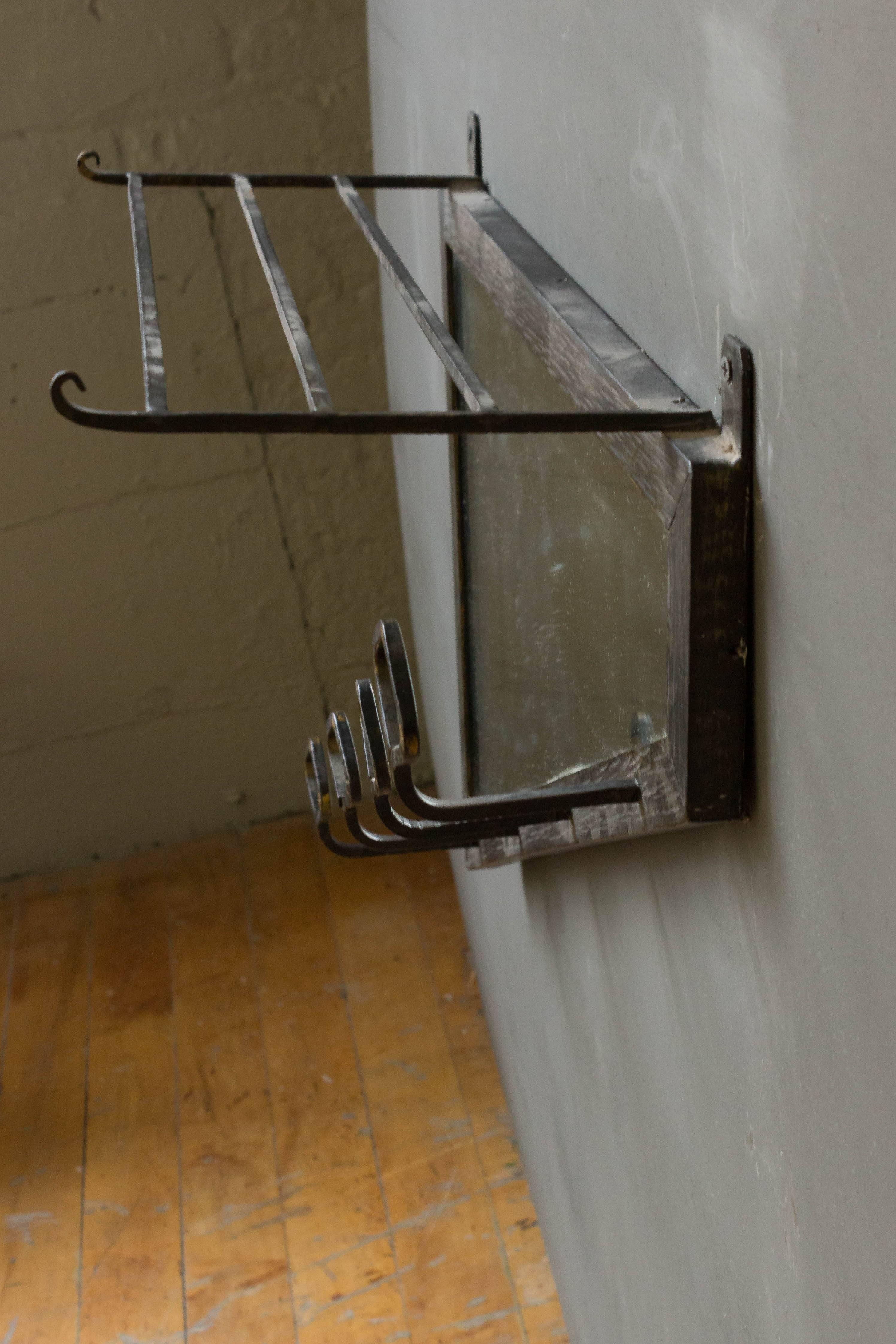 French 1920s Art Deco Coat Rack with Mirror (Frühes 20. Jahrhundert)