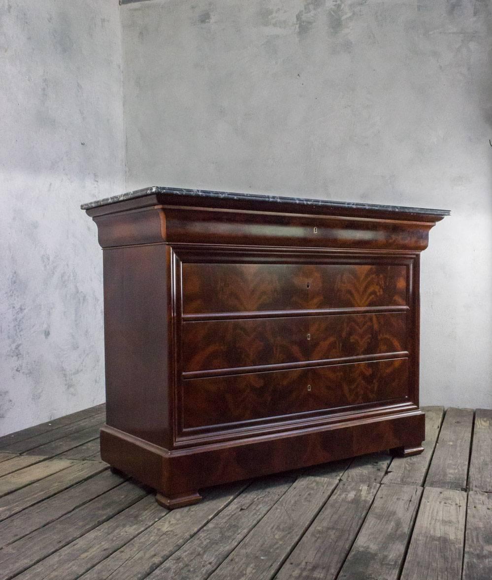 Flame mahogany veneered Louis Philippe chest of drawers with original gray marble and five drawers. Original keys and locks. This piece is in good conditions, sold in 
