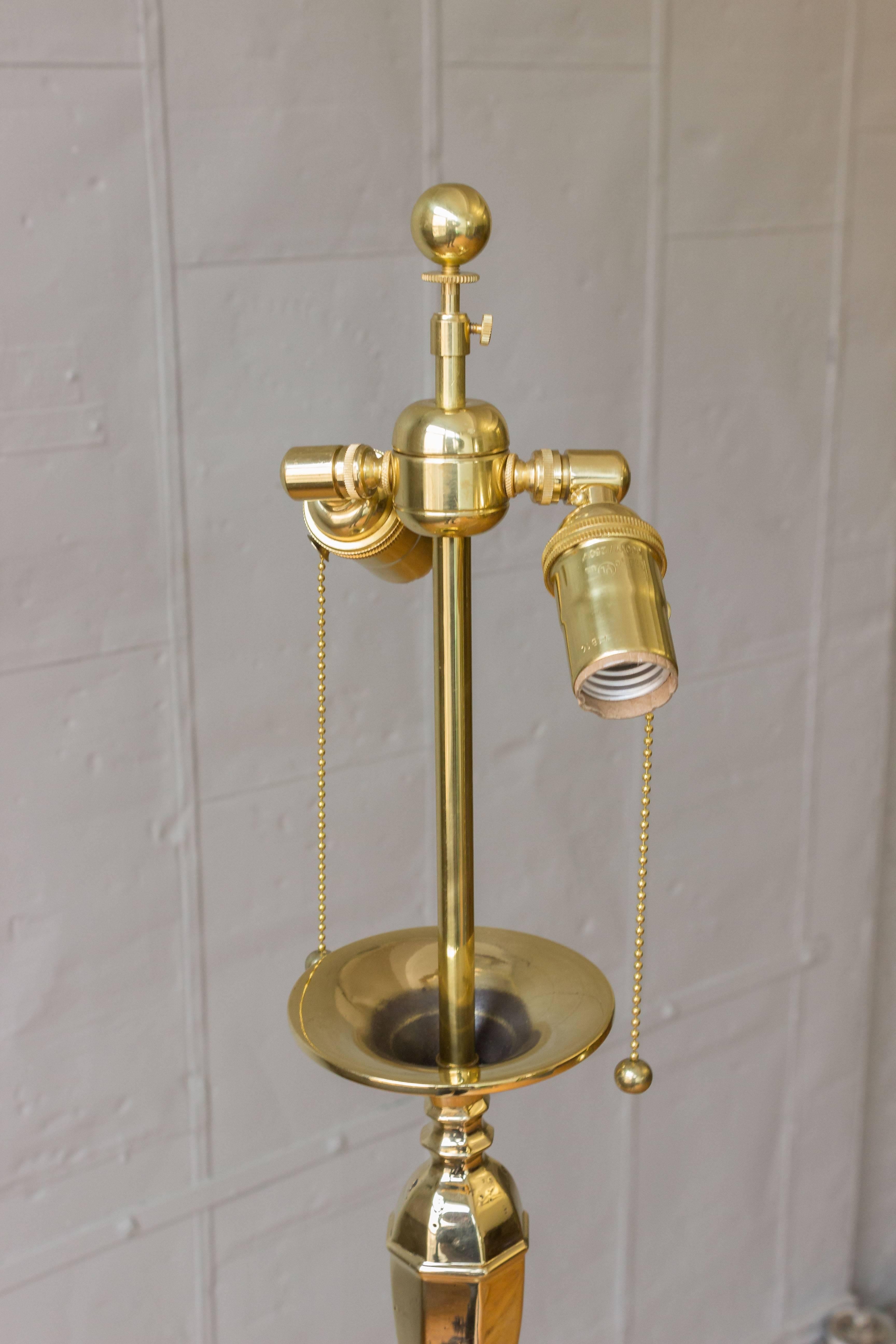 Stehlampe aus poliertem Messing (Neoklassisch)