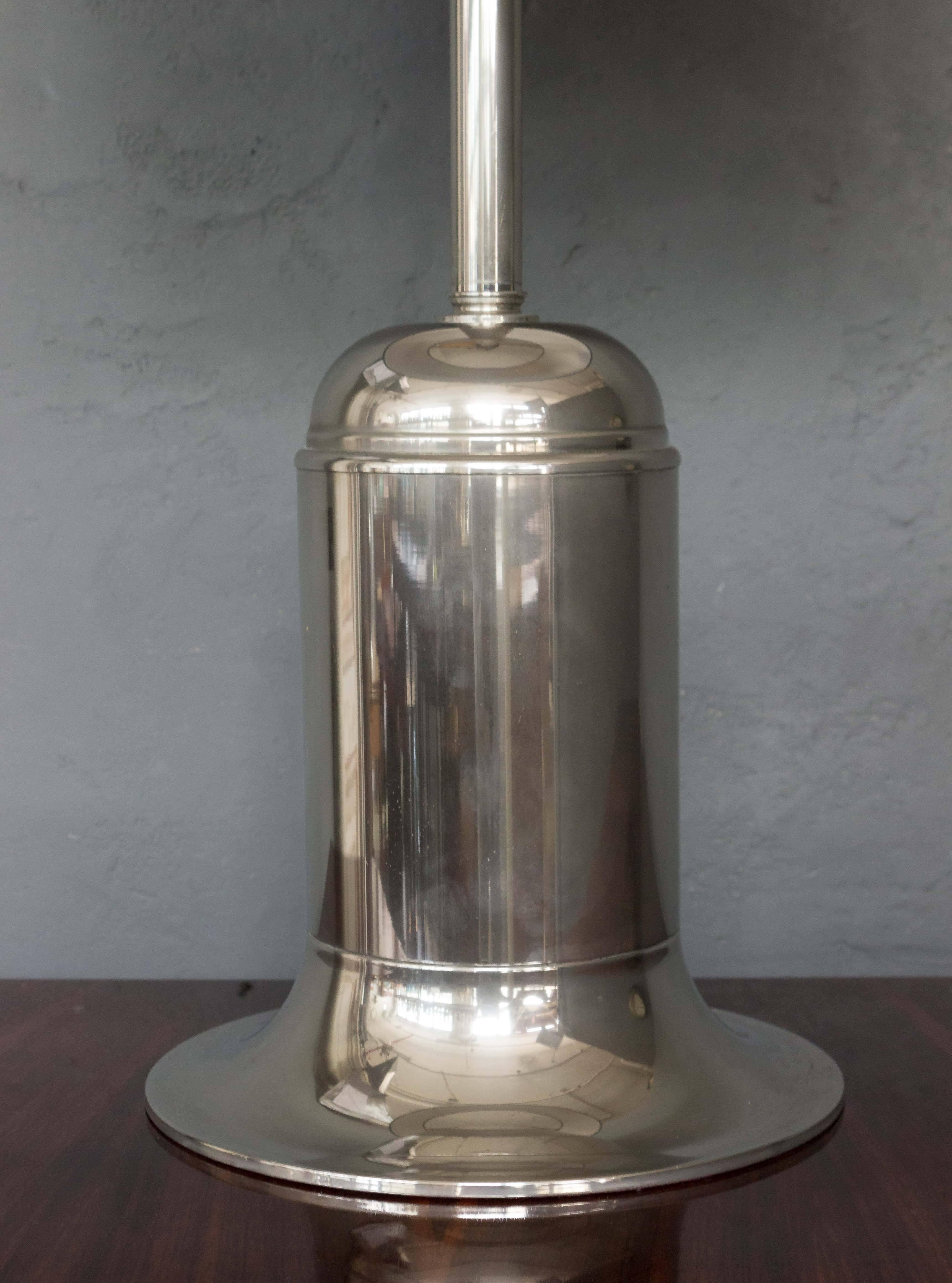 Pair of French Nickel-Plated Metal Modern Lamps In Good Condition For Sale In Buchanan, NY