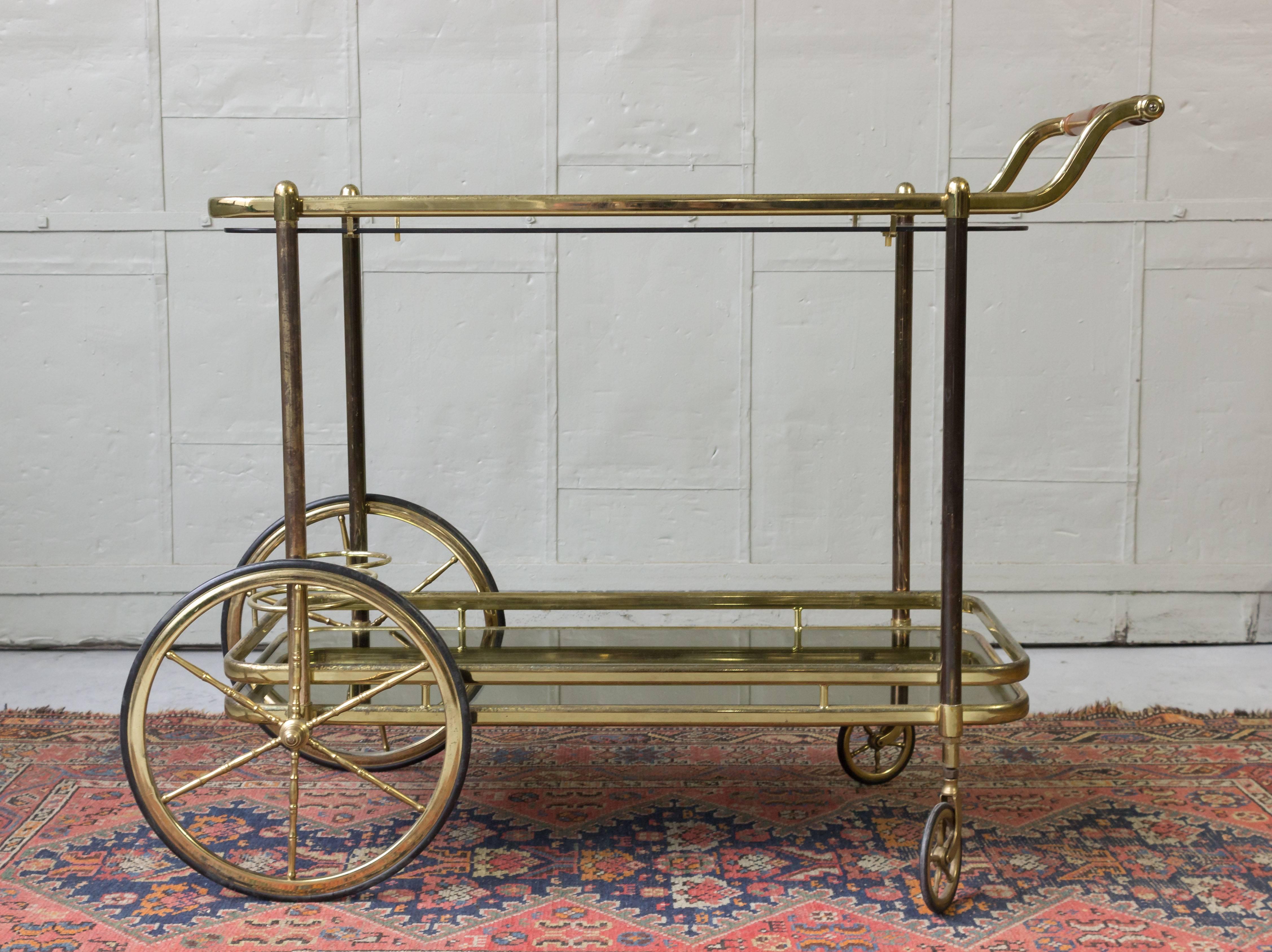 French Brass Bar Cart with Glass Shelves (Französisch)
