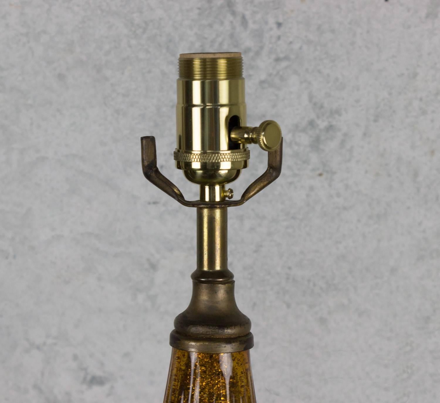 Milieu du XXe siècle Grande lampe italienne en verre de Murano doré en vente