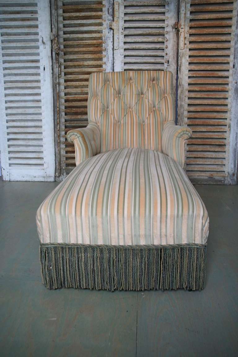 French 19th Century Napoleon III Chaise Lounge in Striped Fabric In Good Condition In Buchanan, NY