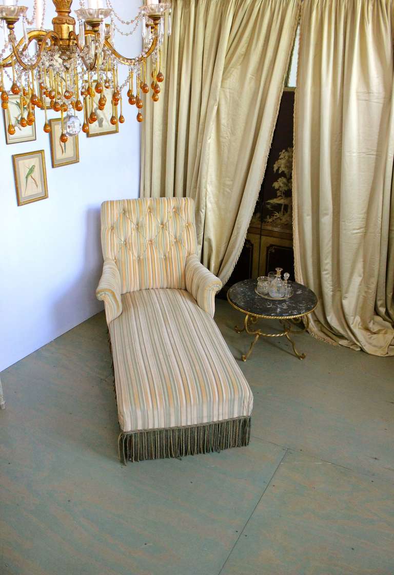 French 19th Century Napoleon III Chaise Lounge in Striped Fabric 4