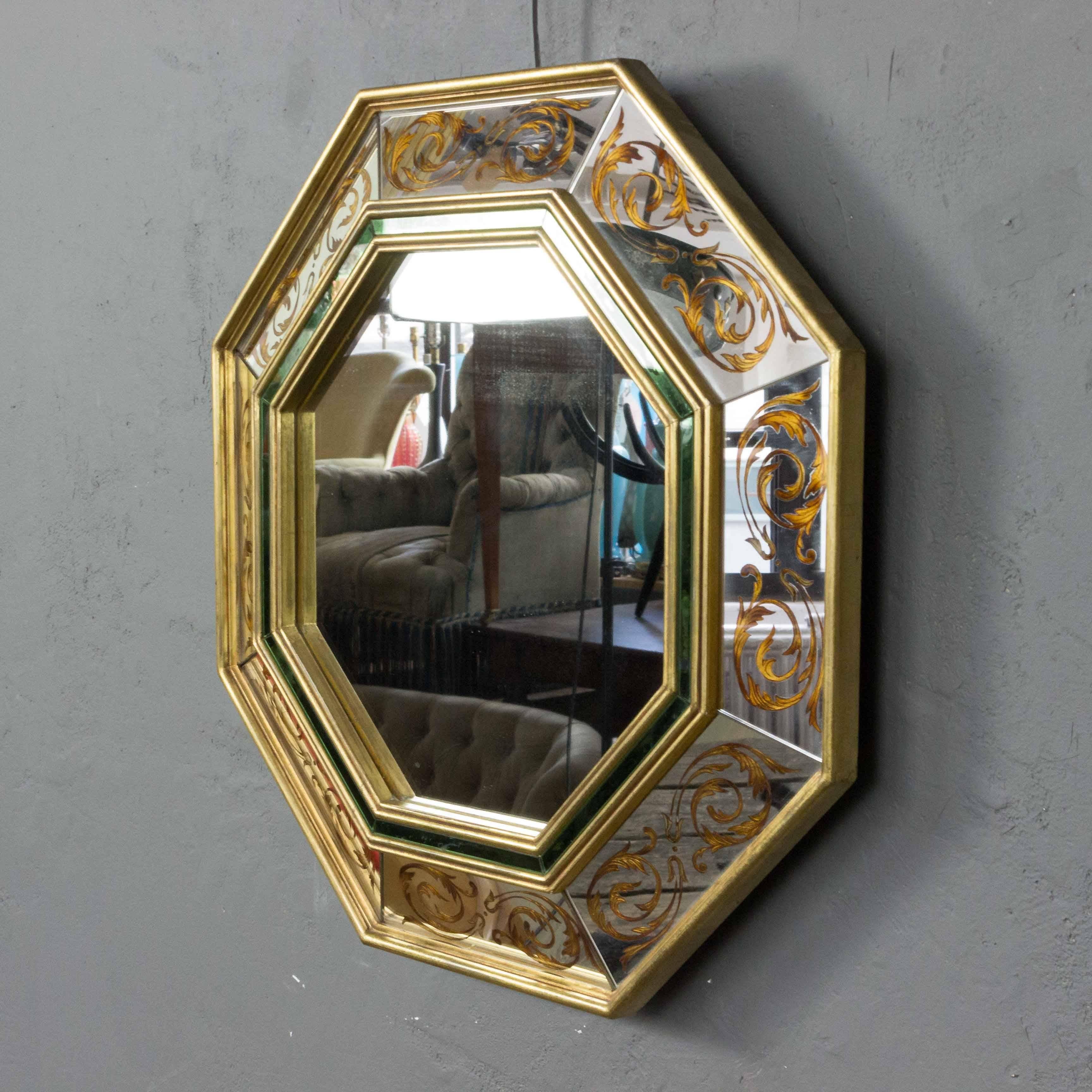 Small French octagonal mirror with a reverse painted border and giltwood frame, circa 1940s. Very good vintage condition.

Ref #: DM1106-03

Dimensions: 22.5” Diameter