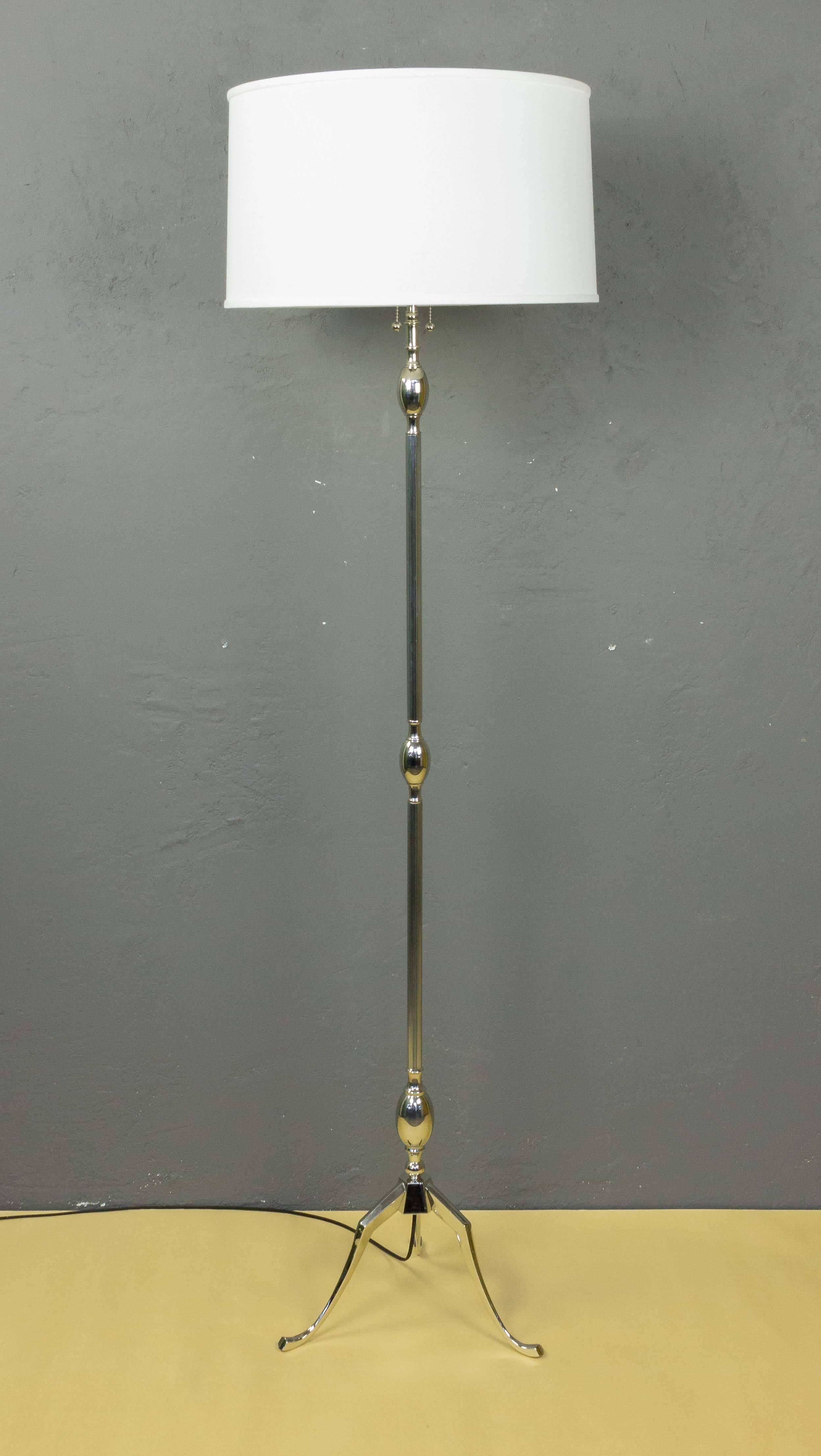 French 1940s nickel-plated floor lamp with tripod base and three egg shaped dividers on center stem. The item is listed in good vintage condition but the plating is not new.

Not sold with shade.