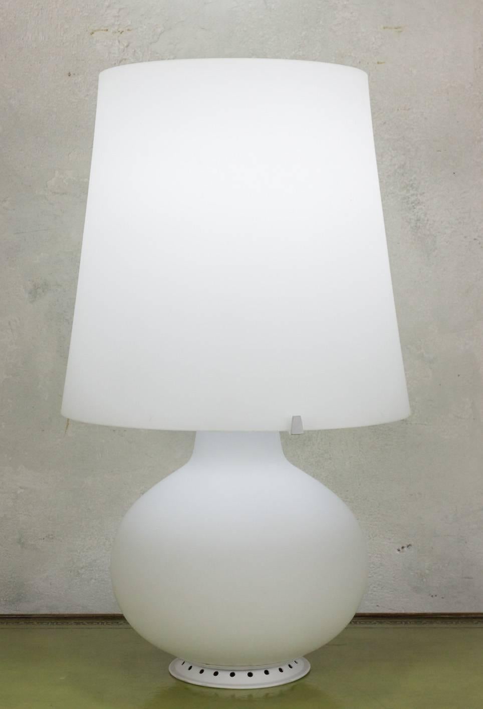 Italian 1960s Fontana Arte White Glass Lamp by Max Ingrand For Sale 2