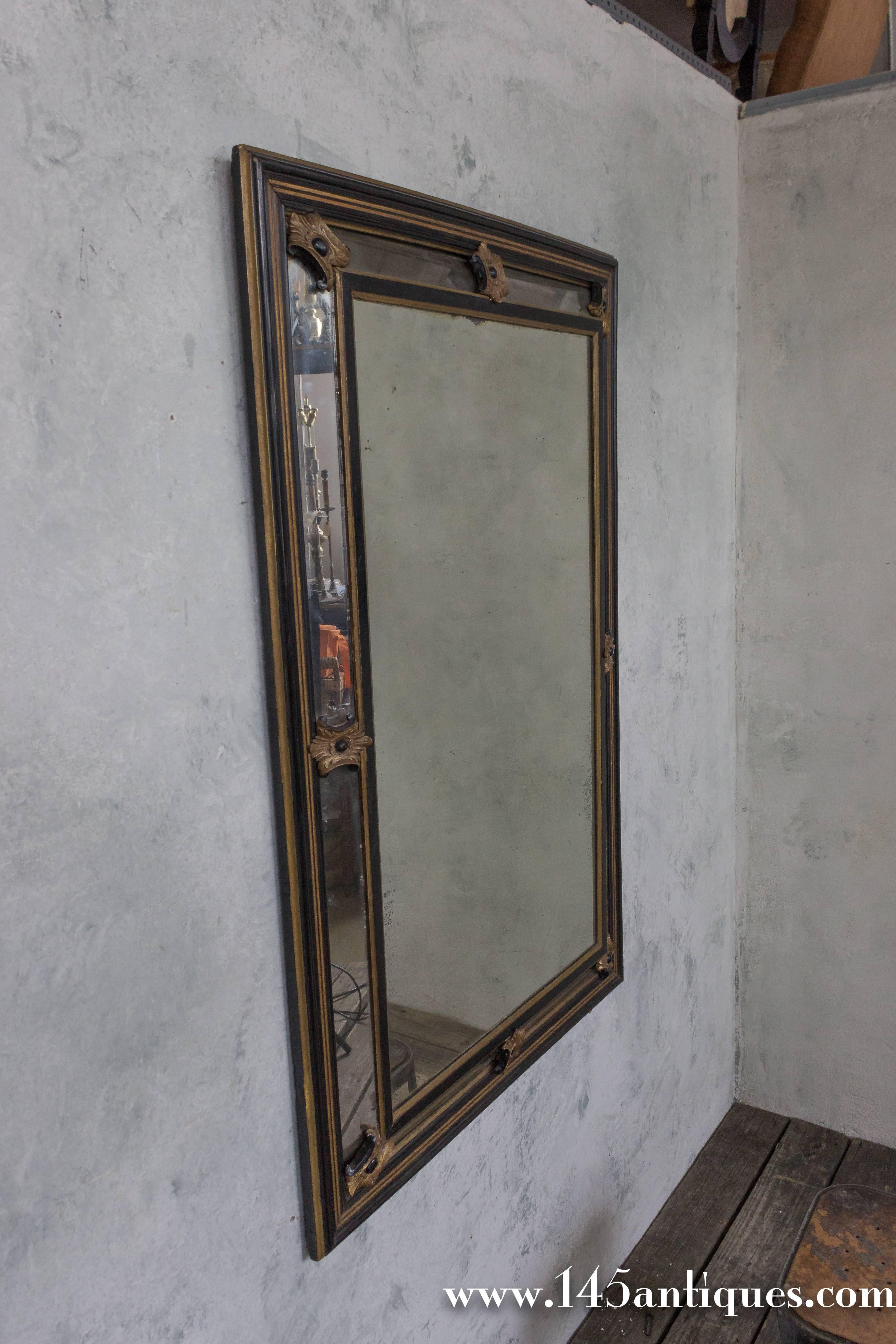 French Napoleon III Mirror with Giltwood Accents In Good Condition In Buchanan, NY