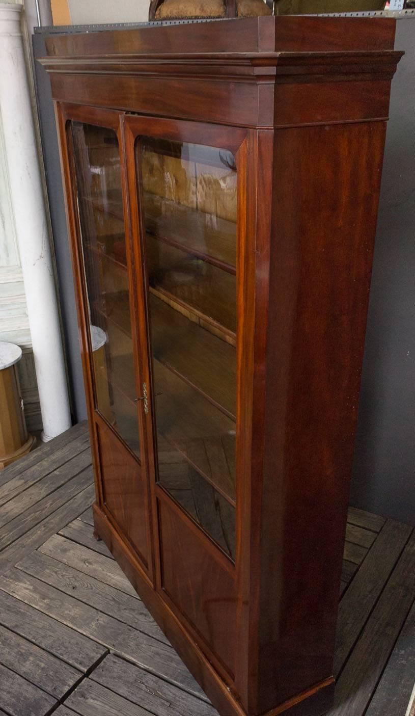 19th Century Louis Philippe Mahogany Bookcase In Good Condition In Buchanan, NY