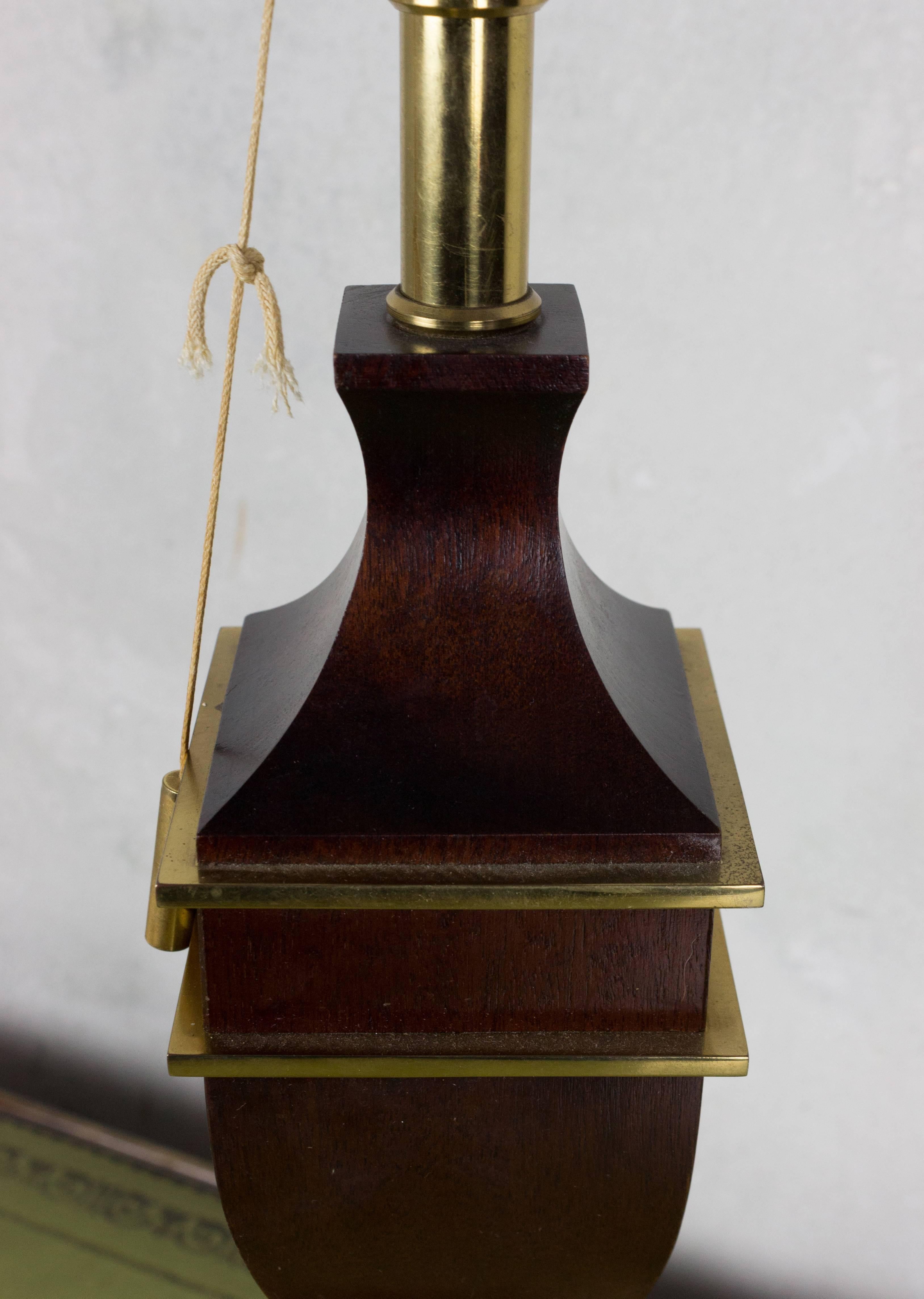 French Neoclassical Style Modern Brass and Mahogany Table Lamp In Good Condition In Buchanan, NY