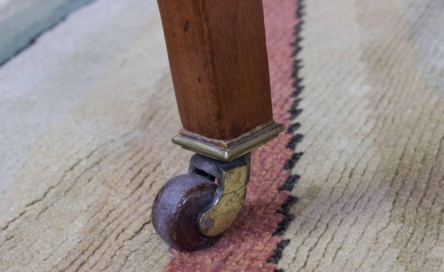 Vintage Early 20th Century French Mahogany Desk with Aubergine Leather Top In Good Condition For Sale In Buchanan, NY