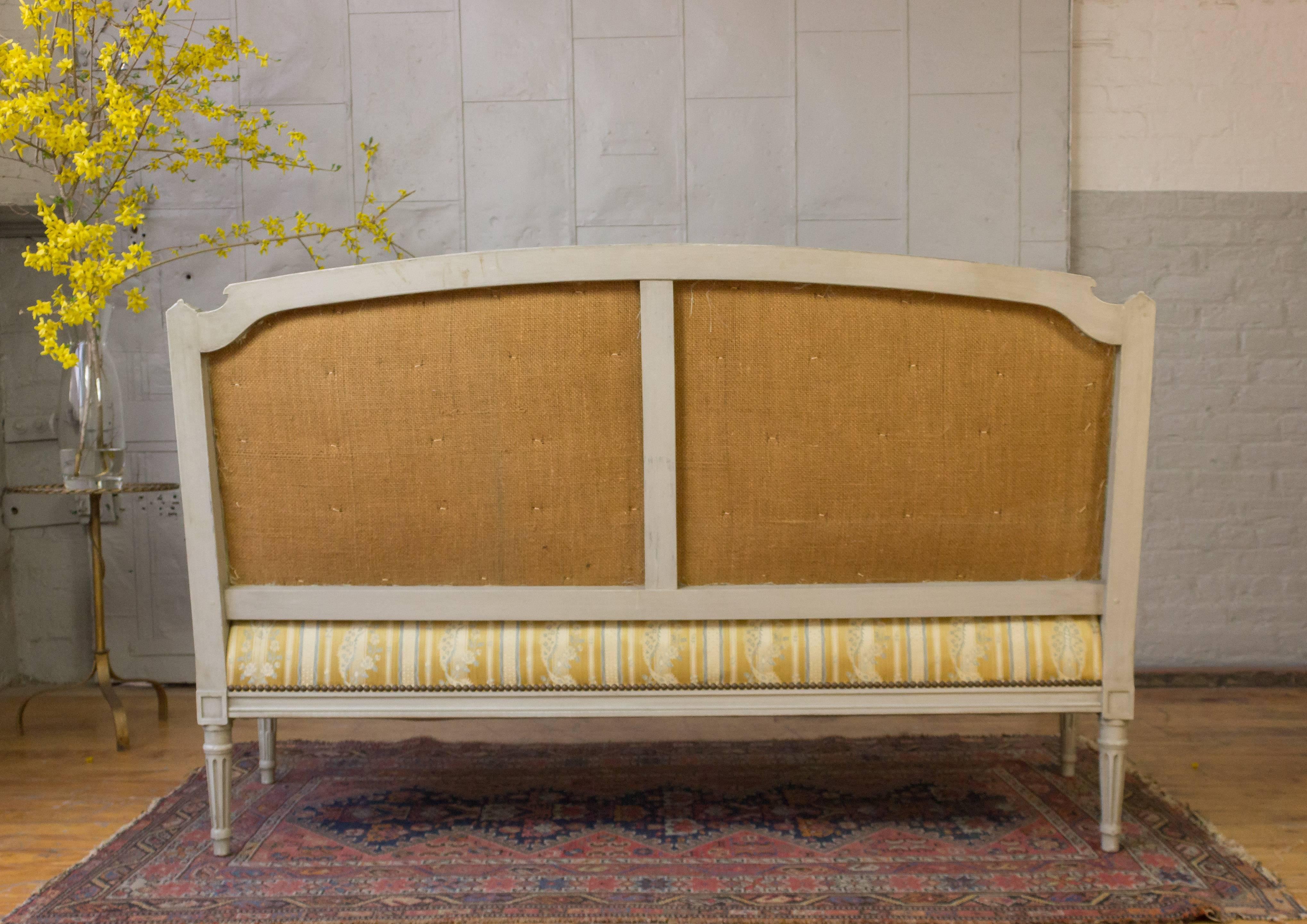 French Louis XVI Style Sofa with Painted Carved Frame In Good Condition In Buchanan, NY