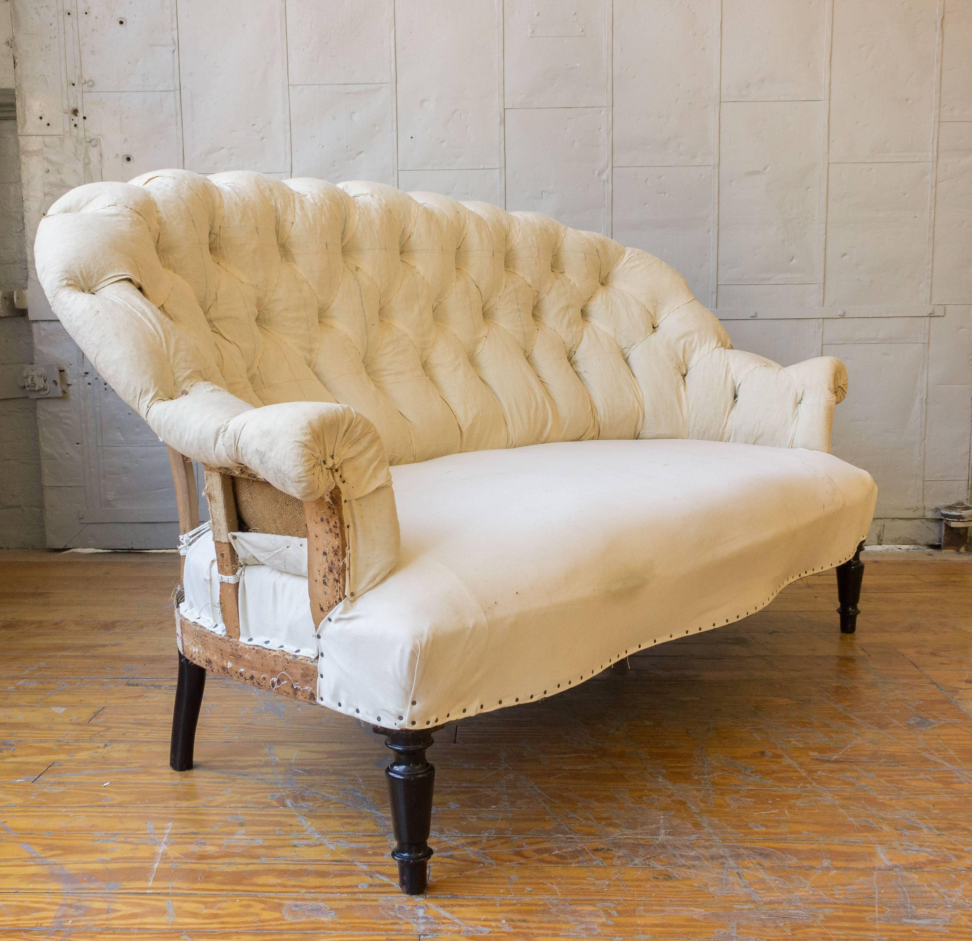 19th Century French Tufted Settee in Muslin 4