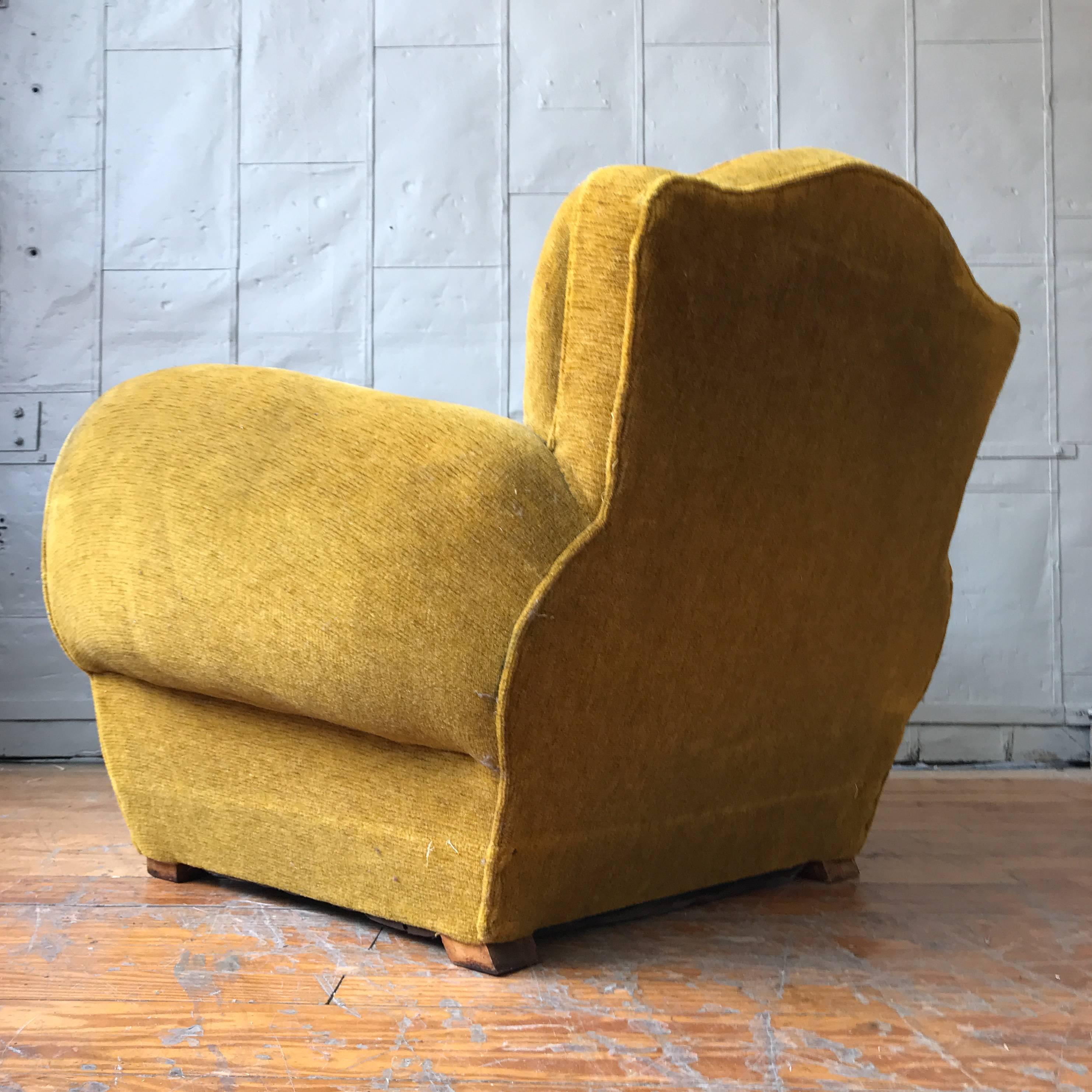 Mid-20th Century Pair of French Art Deco Style Armchairs in Gold Velvet