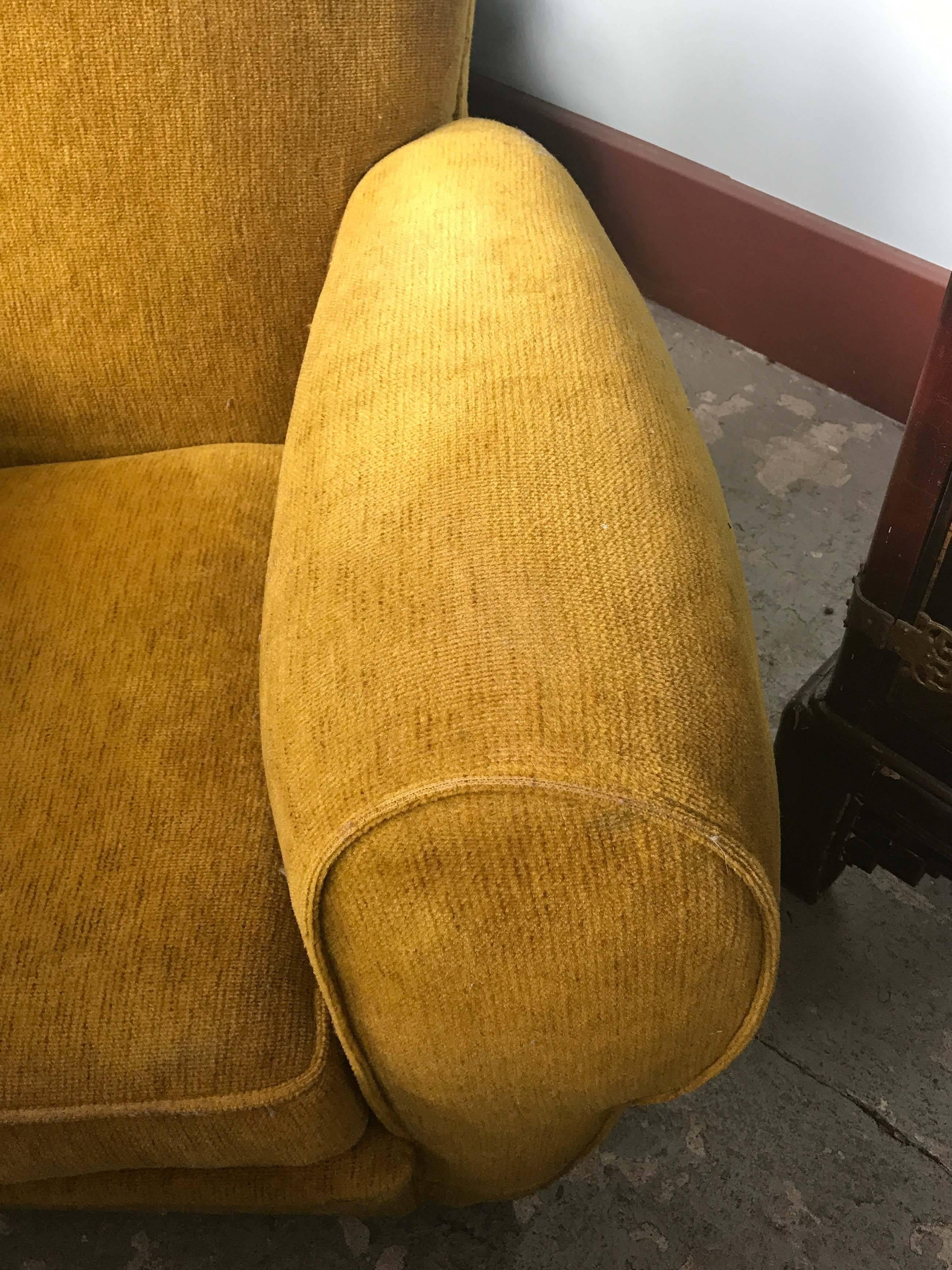 Pair of French Art Deco Style Armchairs in Gold Velvet 1