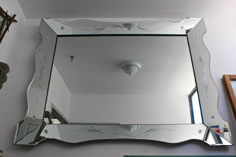 Venetian Style Mirror with Glass Etching In Good Condition In Buchanan, NY