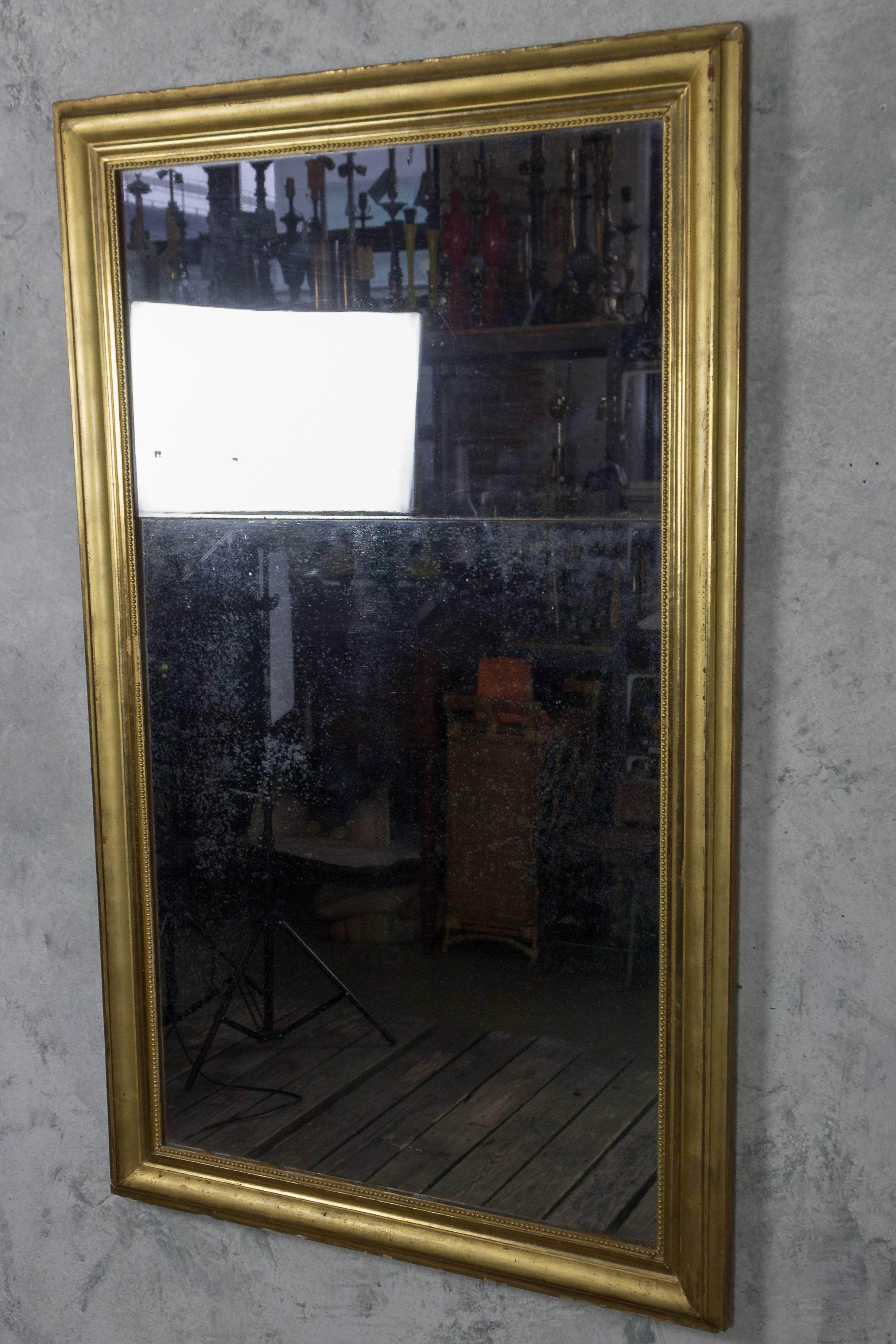 Großer französischer Quecksilberspiegel aus dem späten 18. Jahrhundert in einem vergoldeten Rahmen. Guter Zustand, altersgemäße Abnutzung.

Kennziffer: DM1203-33

Abmessungen: 63 
