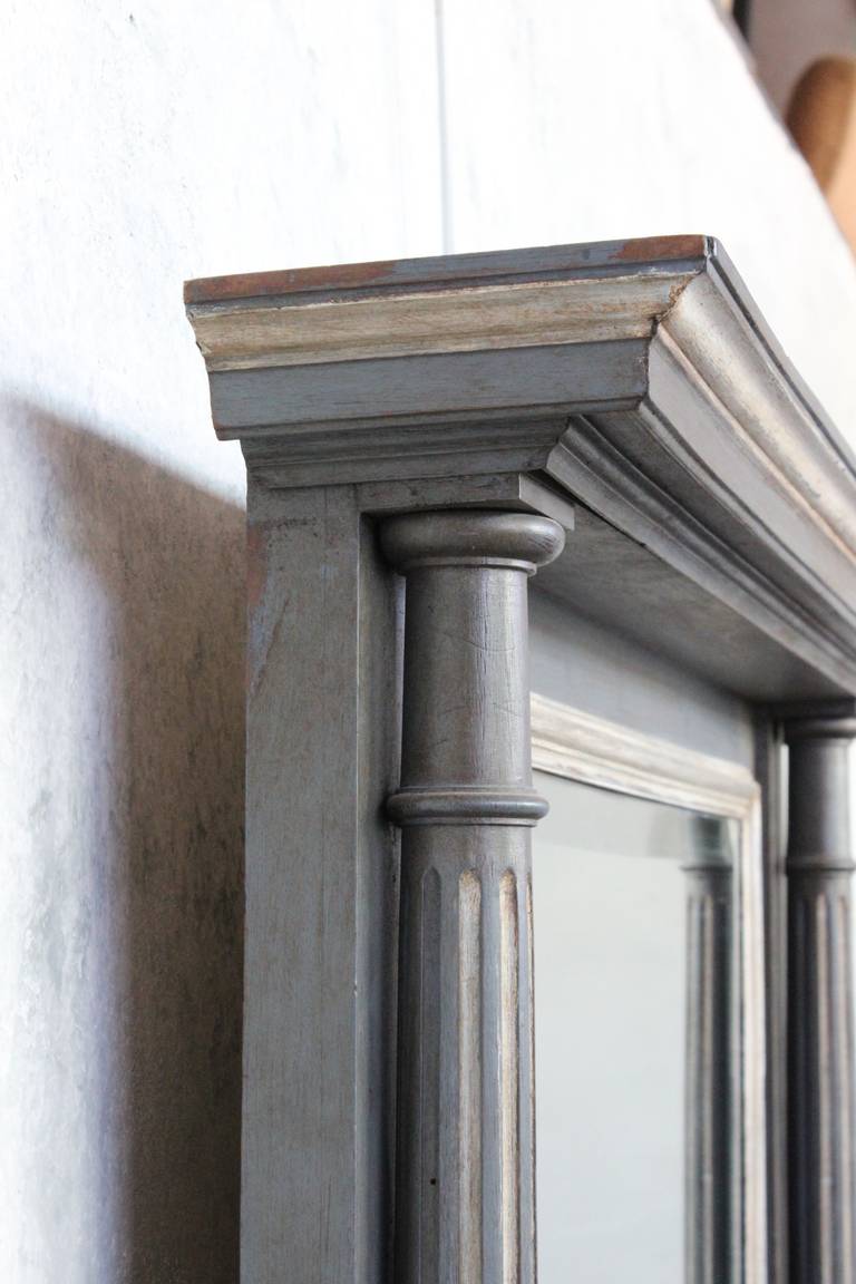 Geschnitzter, säulenförmiger Kaminsimsspiegel aus dem 19. Jahrhundert (Spiegel) im Angebot