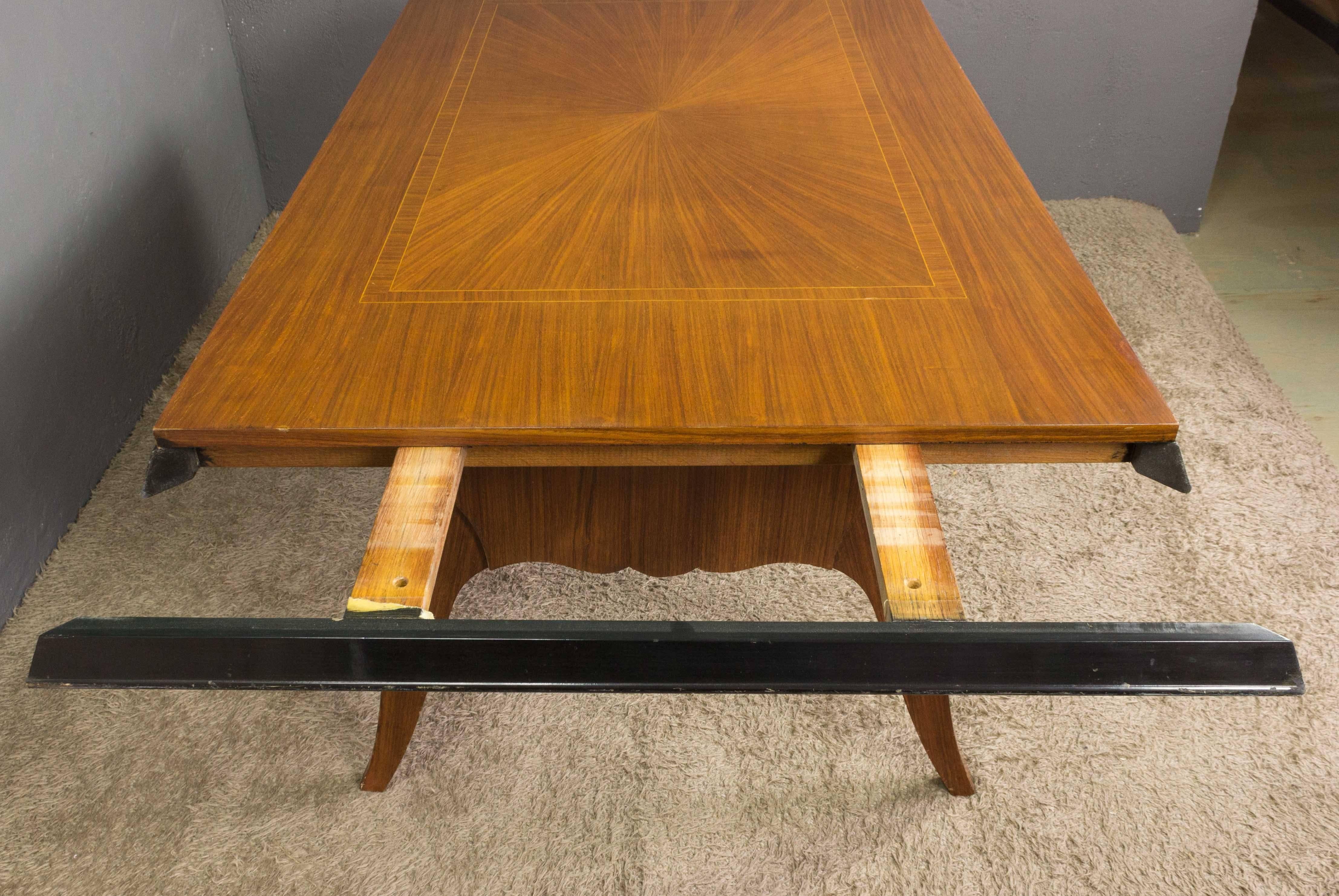 French 1940s Mahogany Veneered Dining Table For Sale 2
