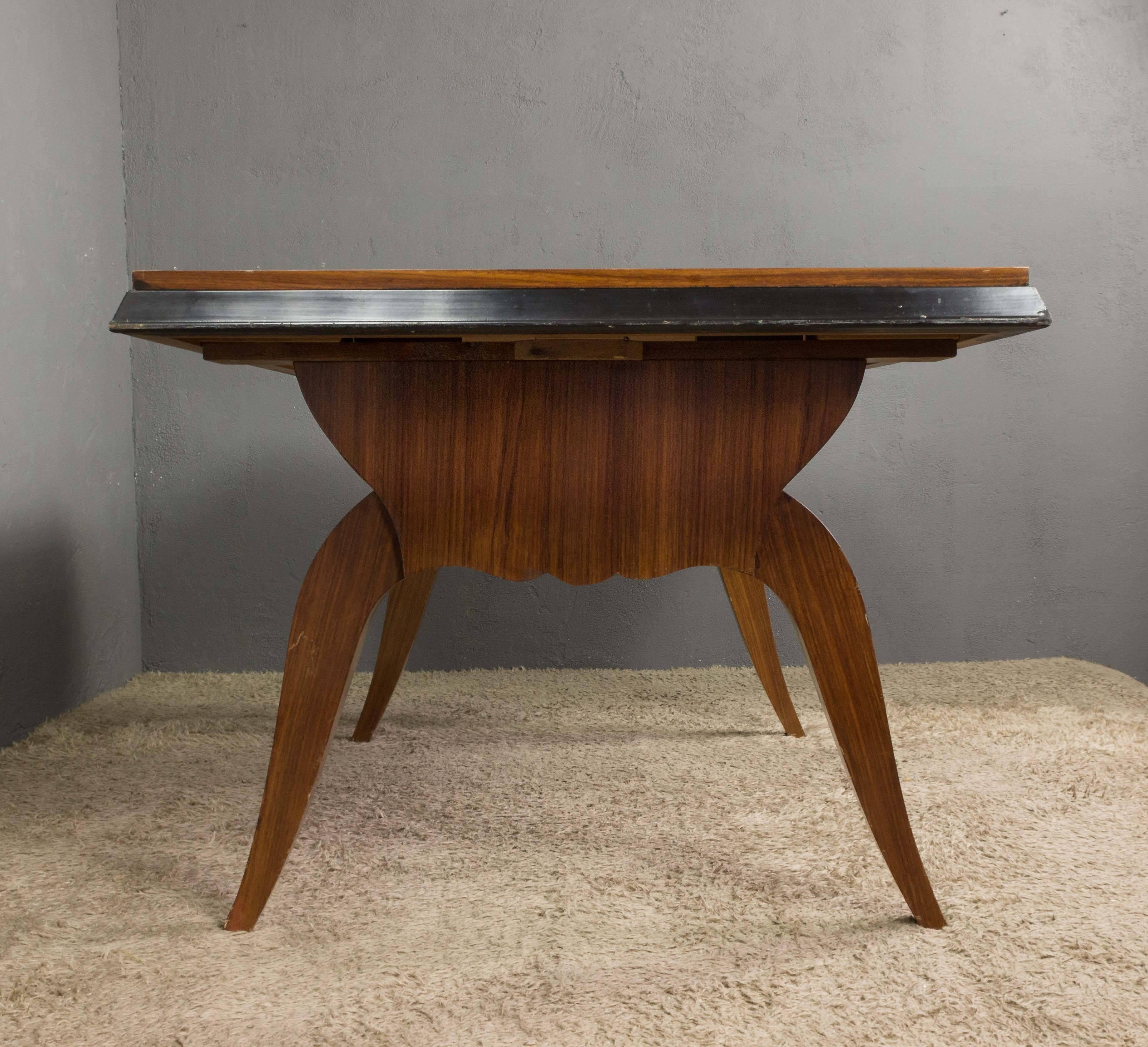 French 1940s Mahogany Veneered Dining Table In Good Condition For Sale In Buchanan, NY