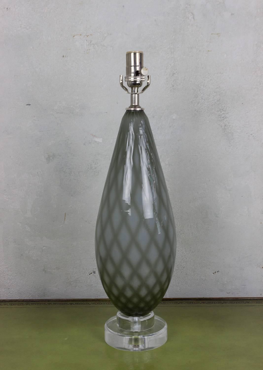 Glass Pair of Grey and White Diamond Patterned Murano Table Lamps For Sale