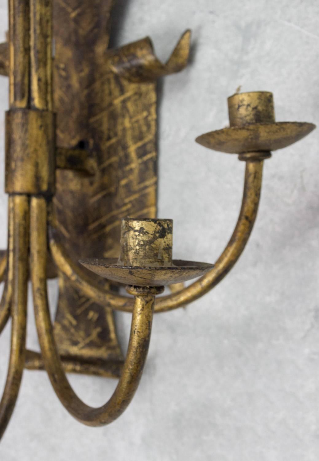 Mid-20th Century Pair of Spanish Gilt Metal Sconces With Five Arms For Sale