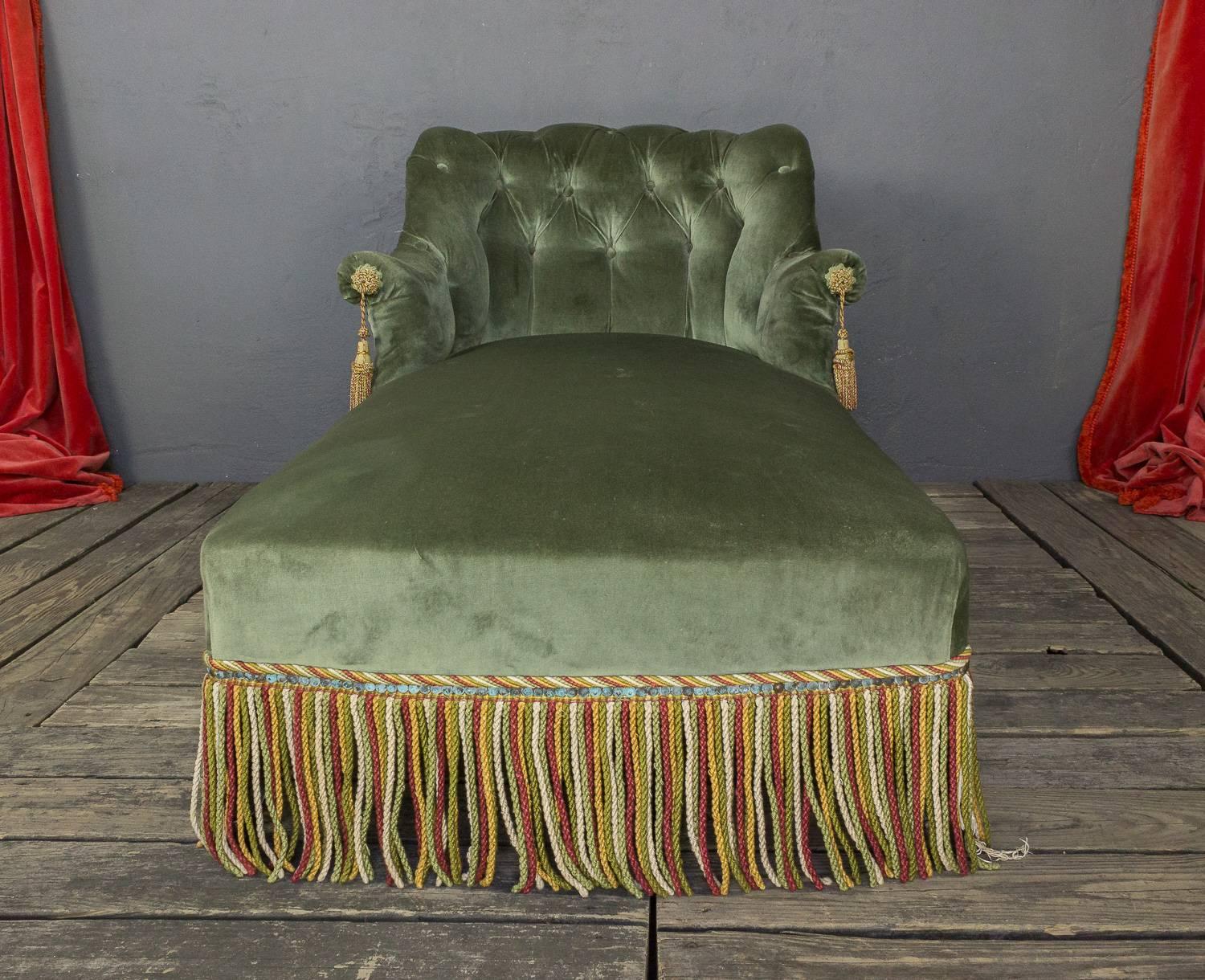 Low back French 19th century chaise longue in green velvet with contrasting bullion fringe. This item is sold in 