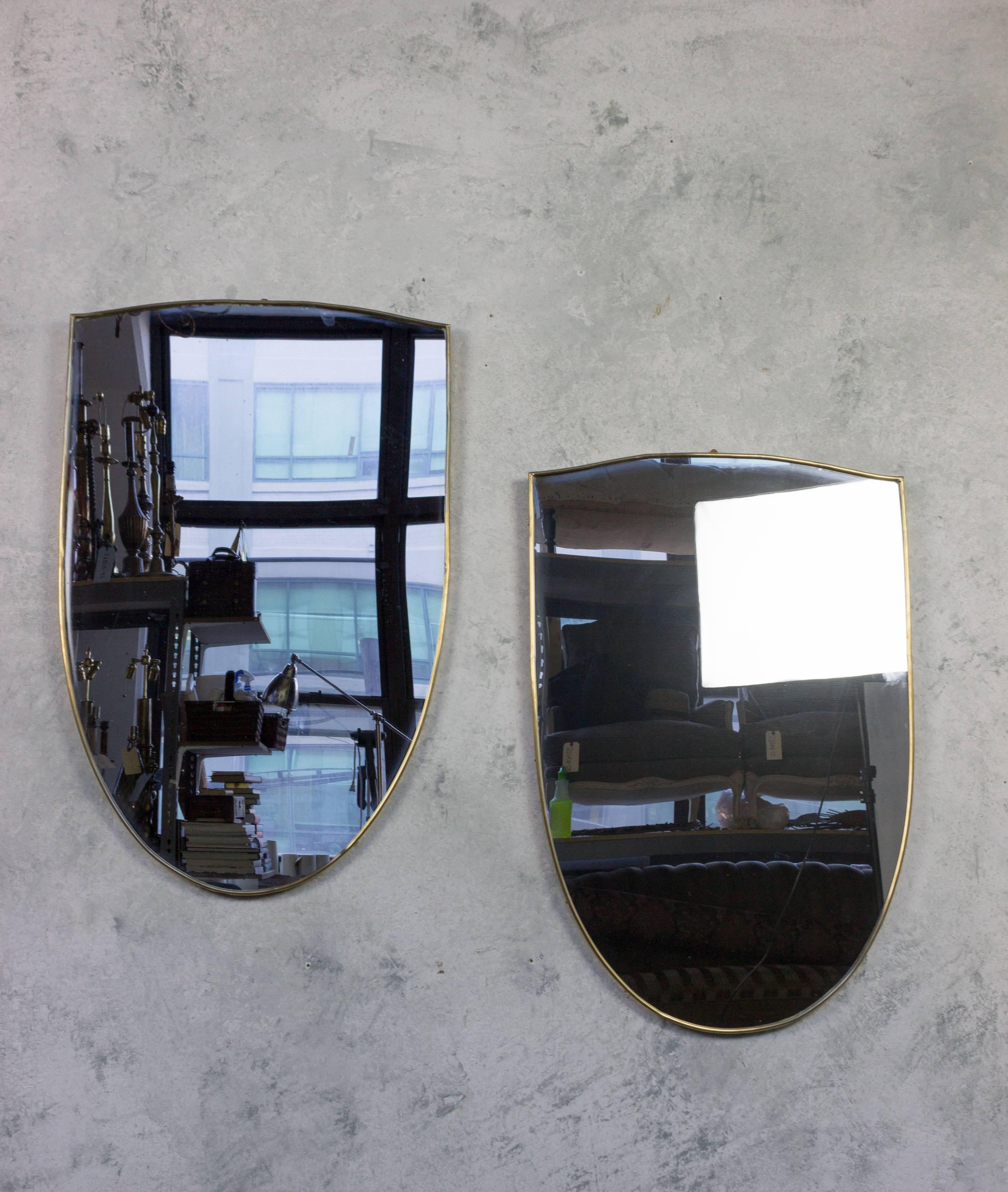 Pair of Italian Shield Shaped Mirrors In Good Condition In Buchanan, NY