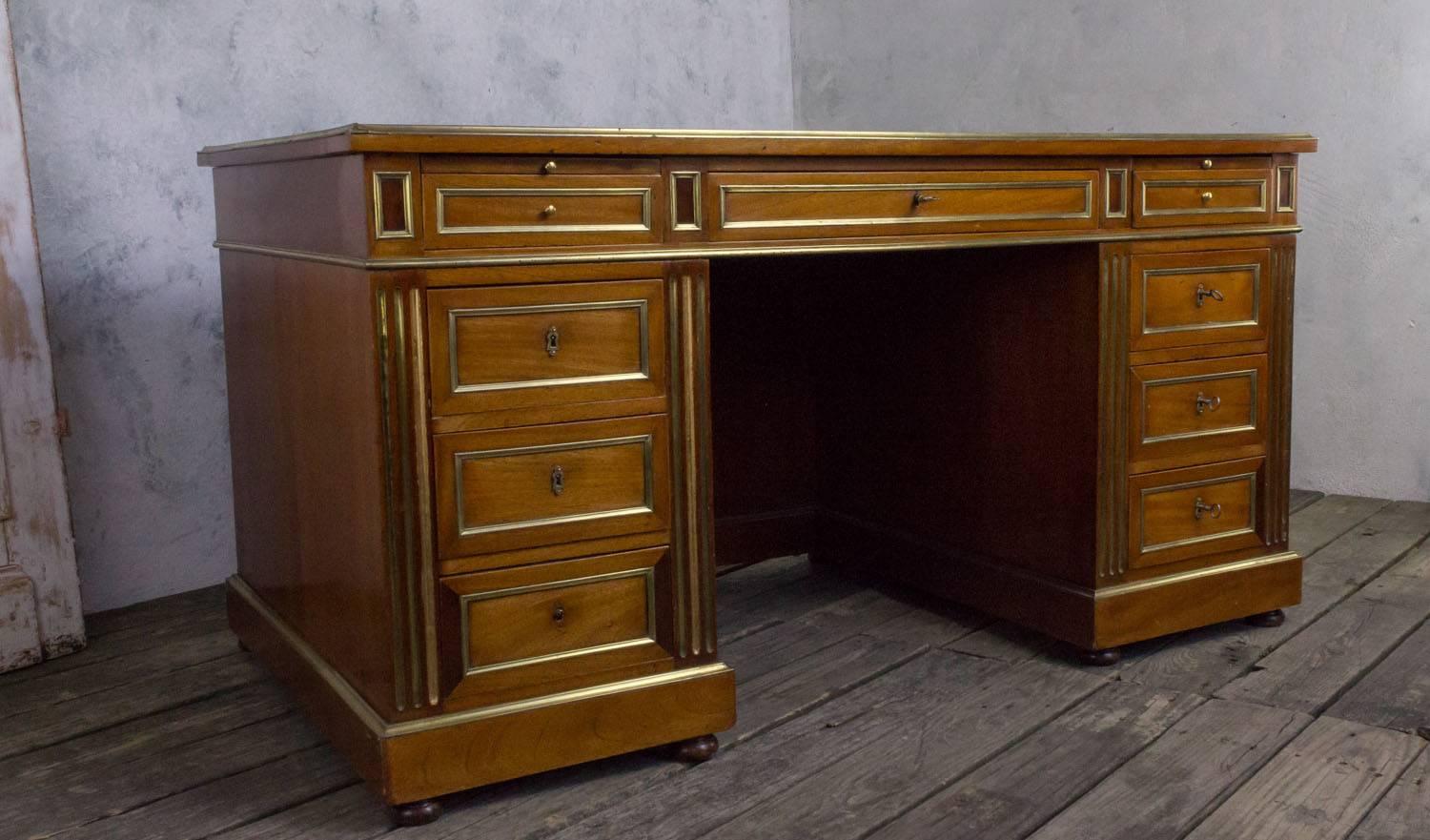French Louis XVI Style Desk In Good Condition In Buchanan, NY