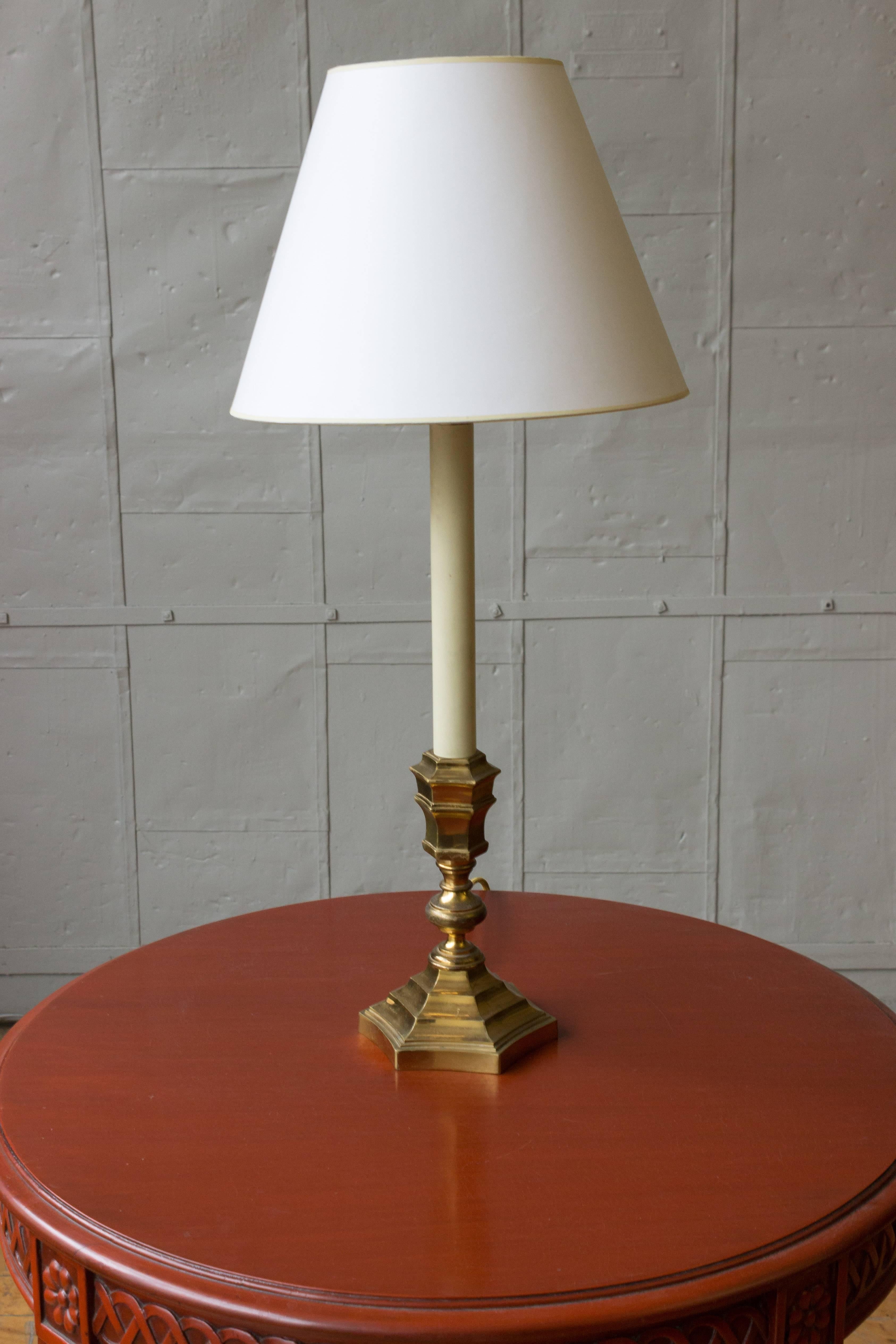 Mid-20th Century Pair of French 1940s Brass Lamps with Hexagonal Bases For Sale