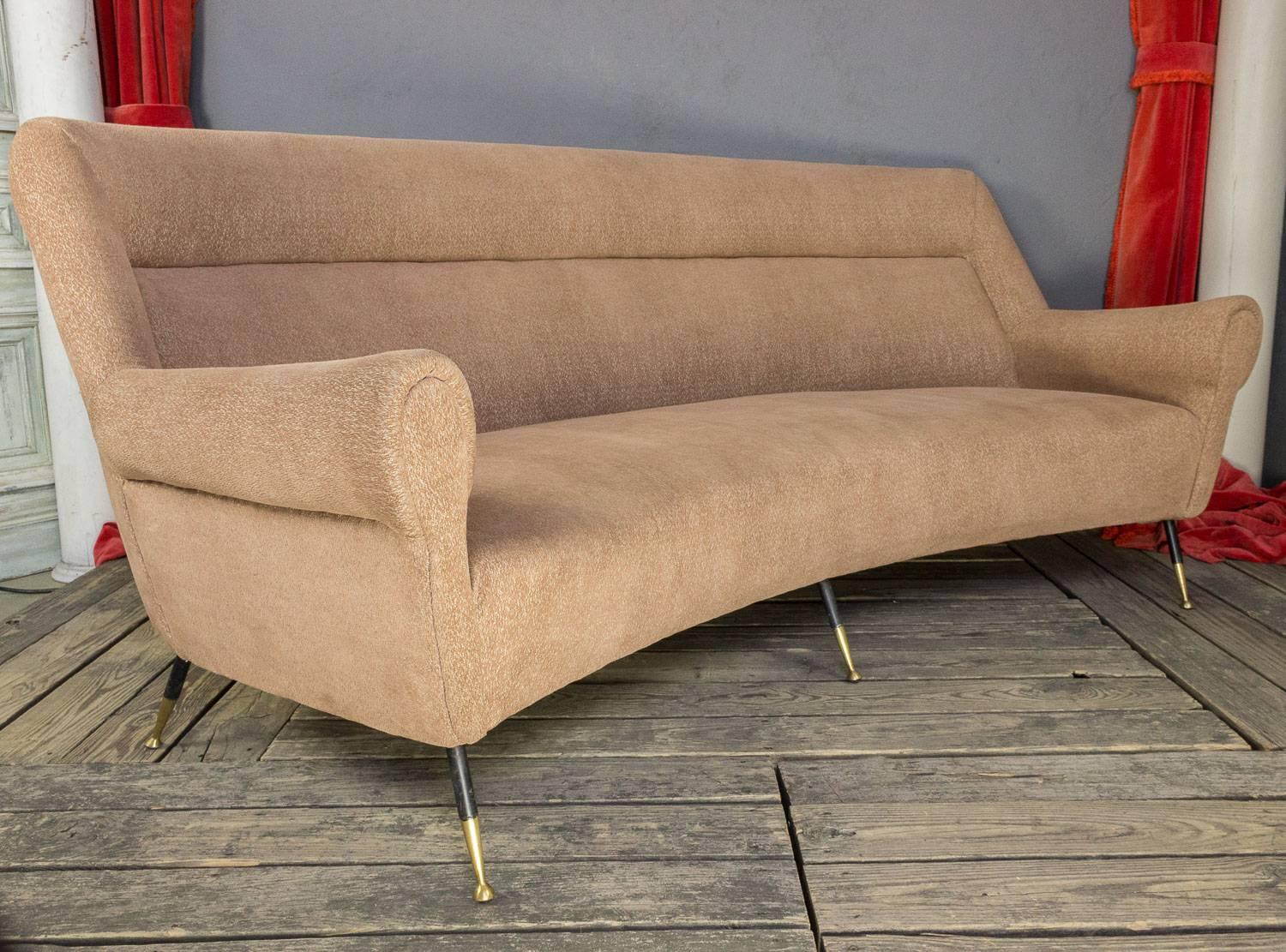 Large Italian Curved Back Sofa, Attributed to Minotti In Excellent Condition In Buchanan, NY