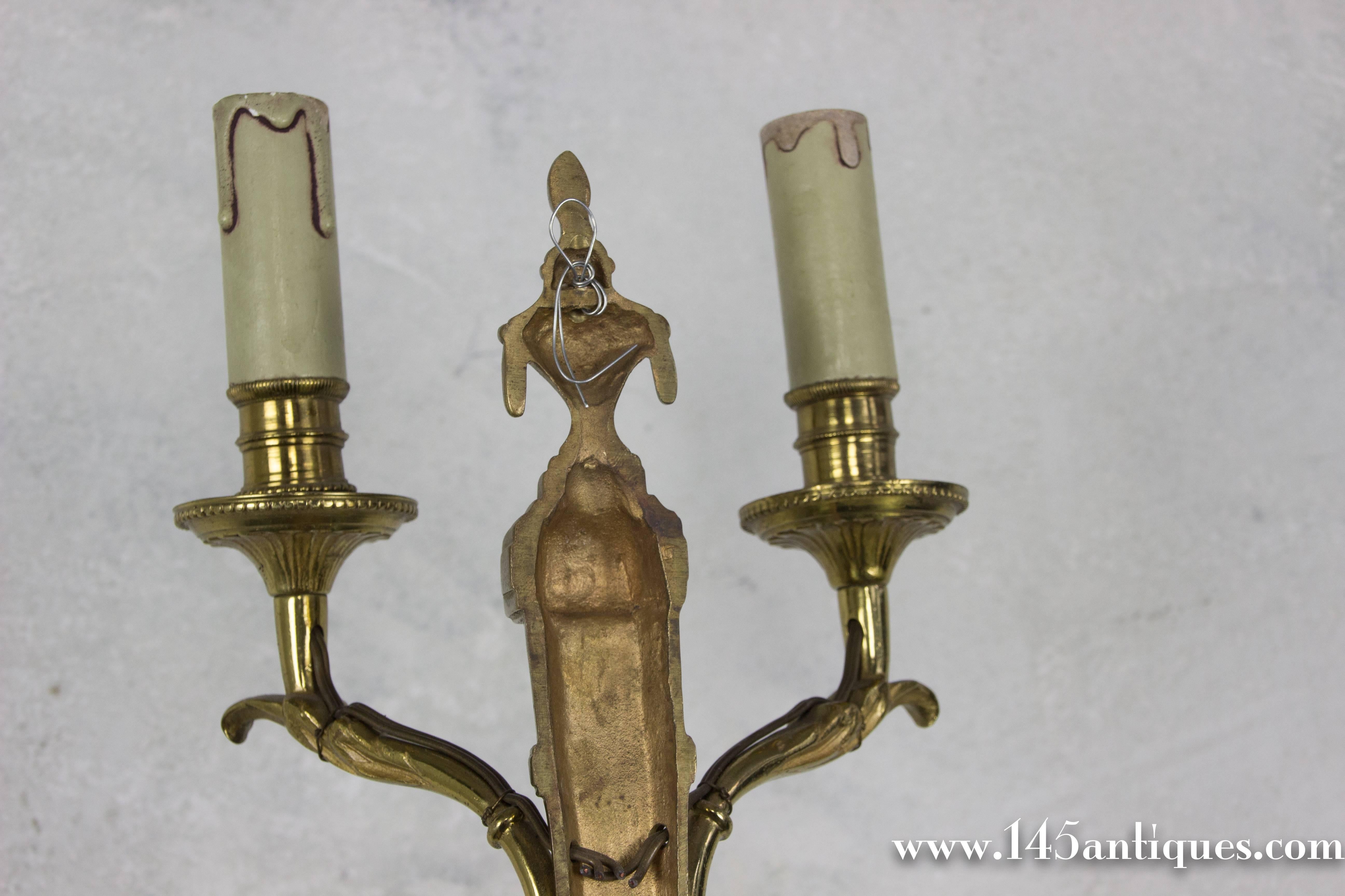 Mid-20th Century Pair of French 1940s Gilt Bronze Sconces For Sale