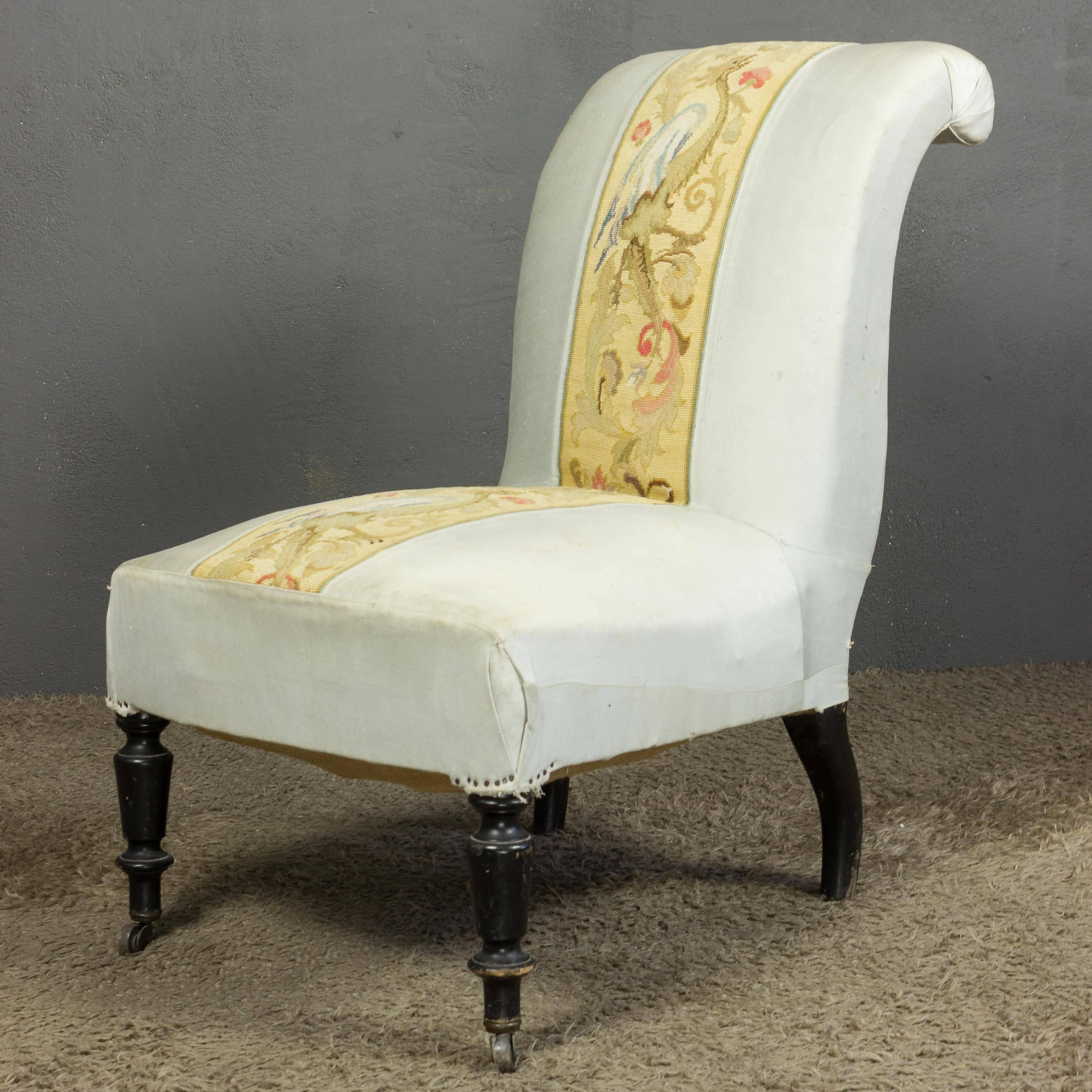 French Scrolled Back Slipper Chair with Embroidery In Good Condition For Sale In Buchanan, NY